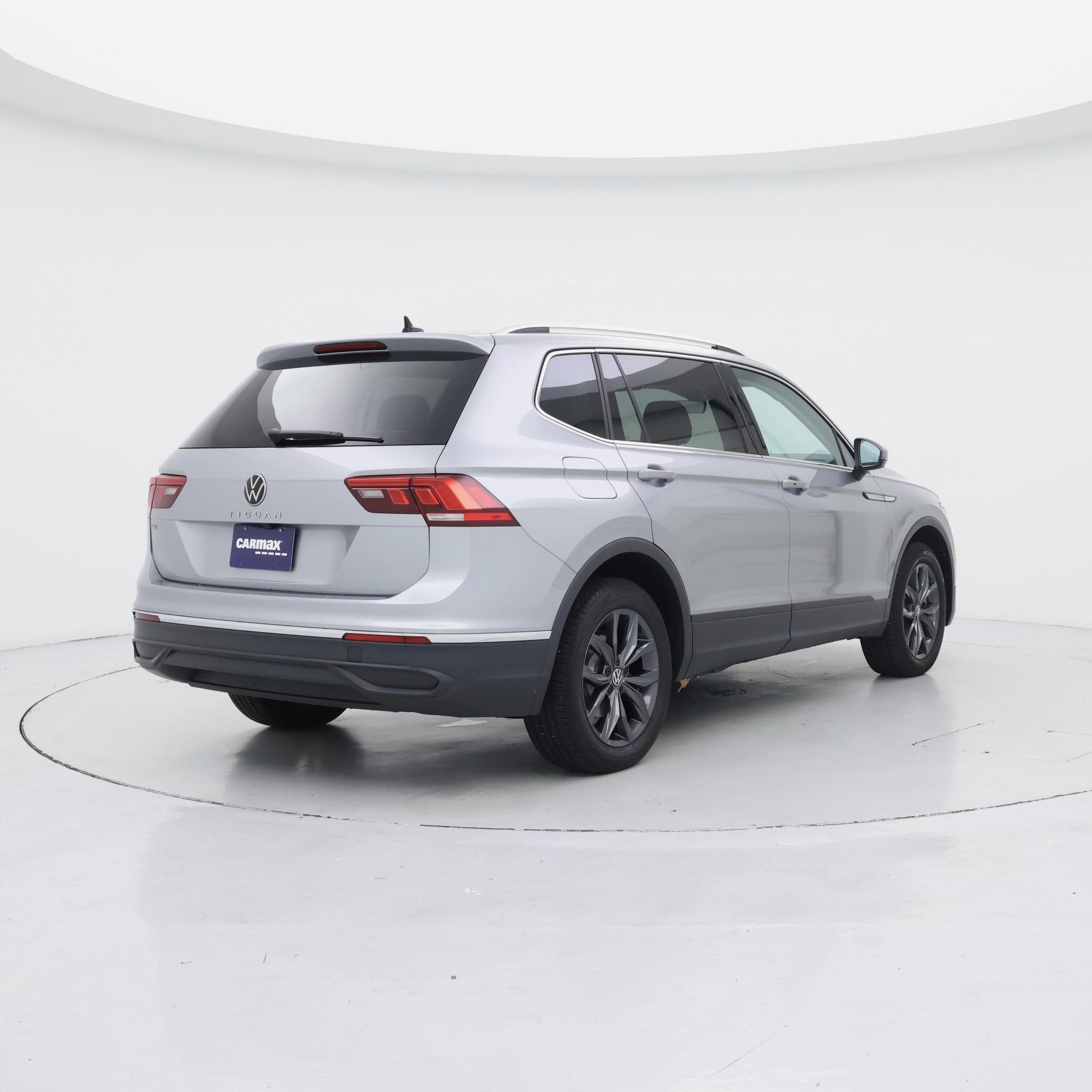 Thumbnail: 2023 Volkswagen Tiguan - 8