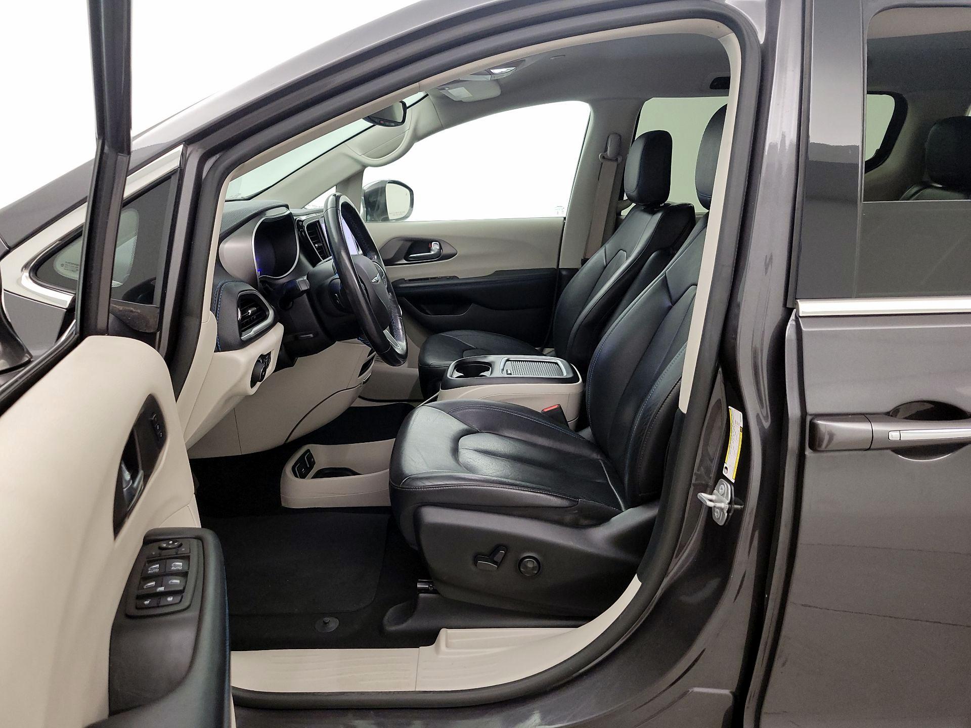 Thumbnail: 2021 Chrysler Pacifica - 11