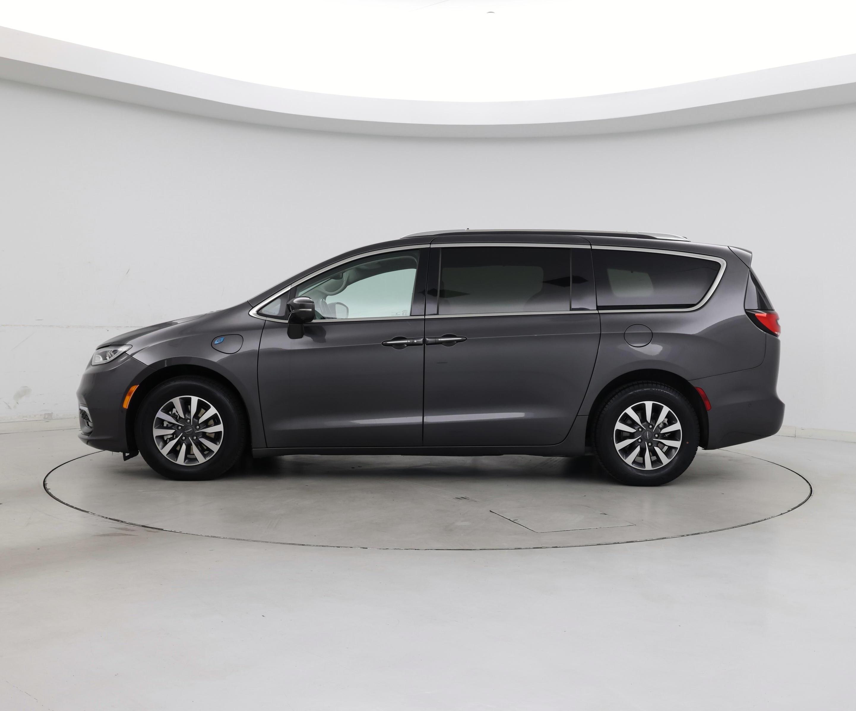 Thumbnail: 2021 Chrysler Pacifica - 3