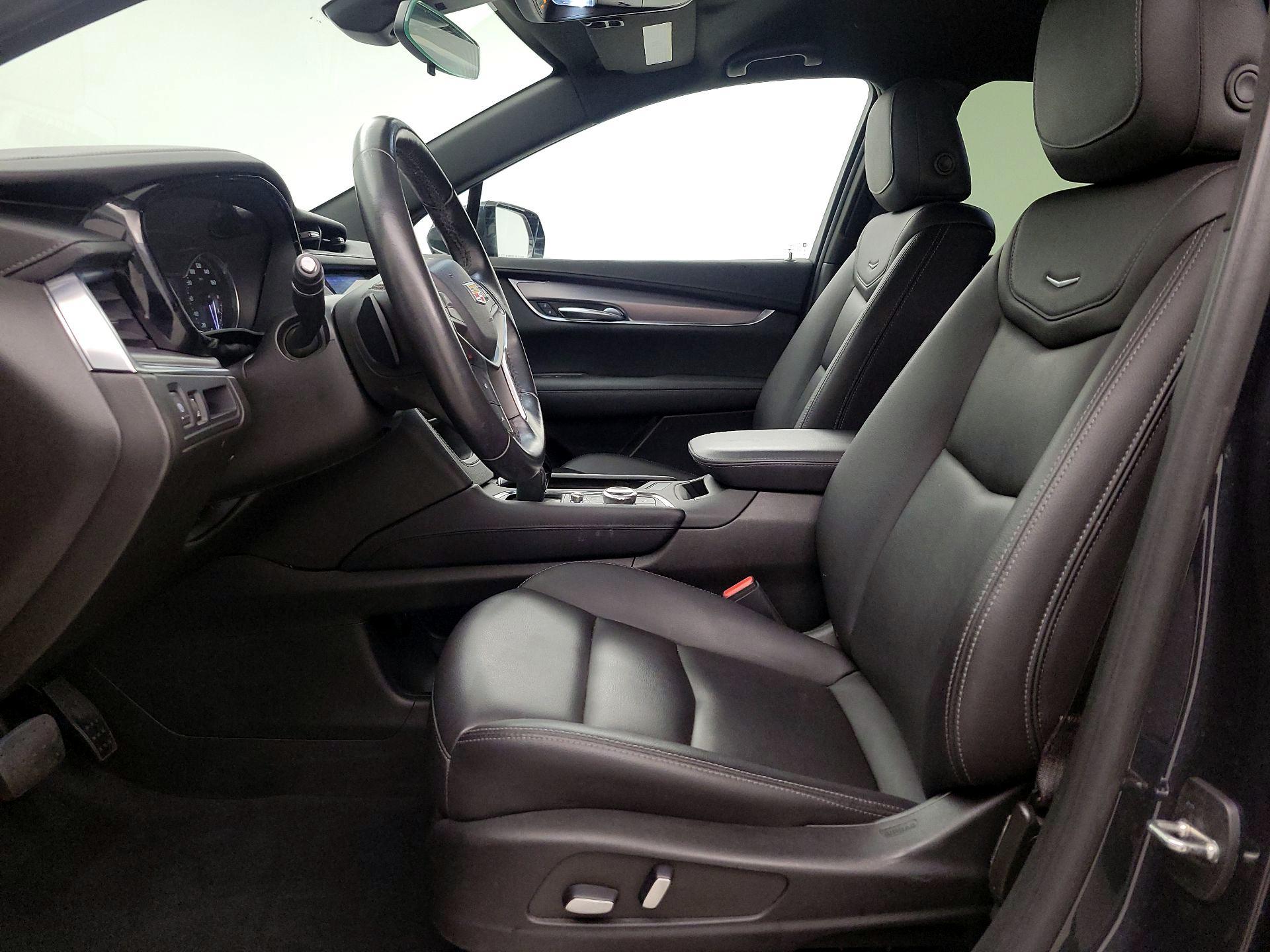 Thumbnail: 2023 Cadillac XT5 - 11