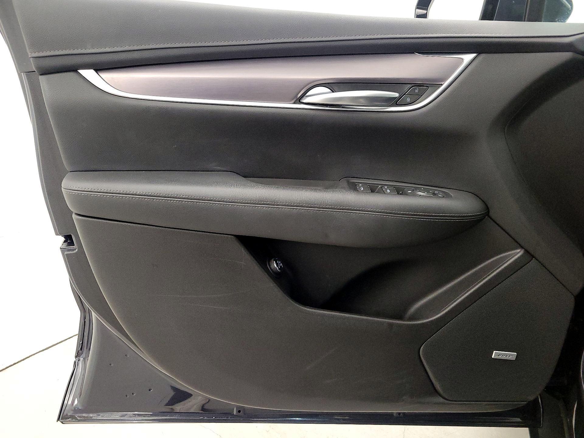 Thumbnail: 2023 Cadillac XT5 - 12