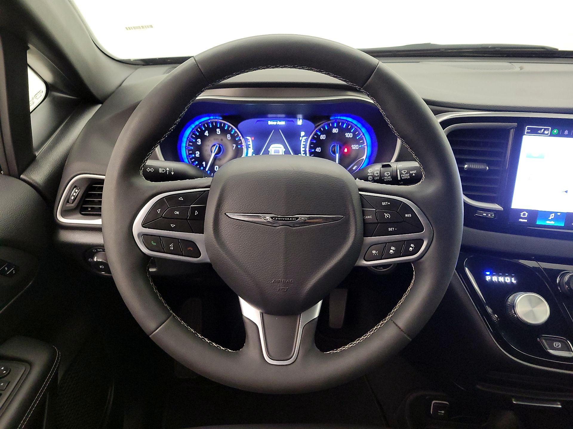Thumbnail: 2025 Chrysler Pacifica - 10
