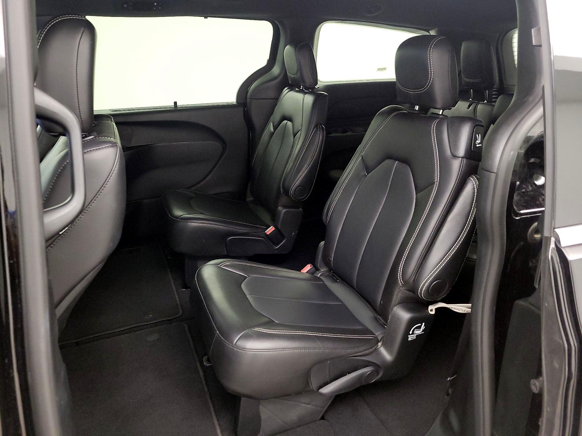 Thumbnail: 2025 Chrysler Pacifica - 19