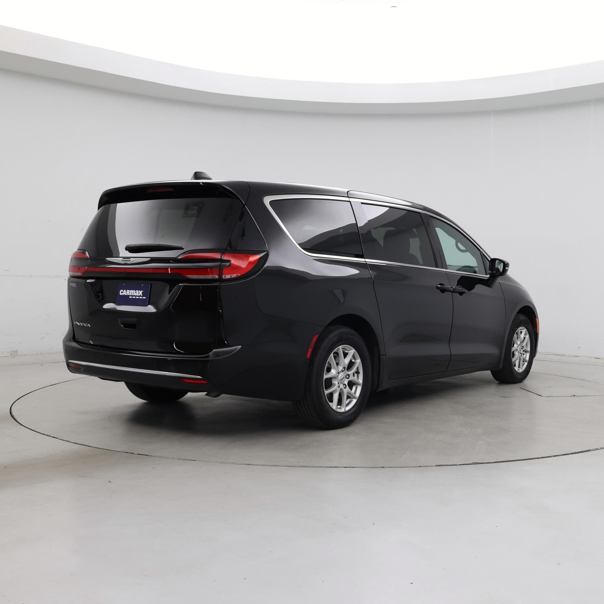 Thumbnail: 2025 Chrysler Pacifica - 8