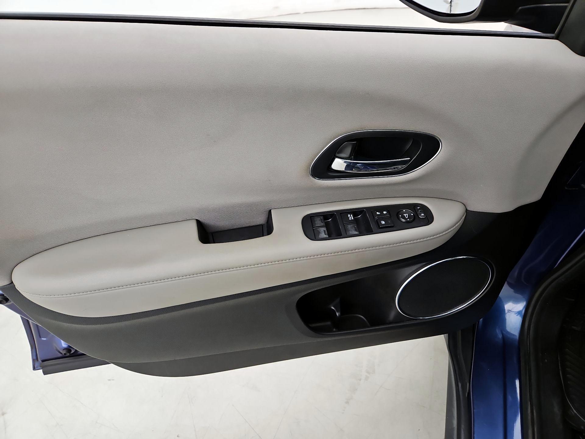 Thumbnail: 2016 Honda HR-V - 12