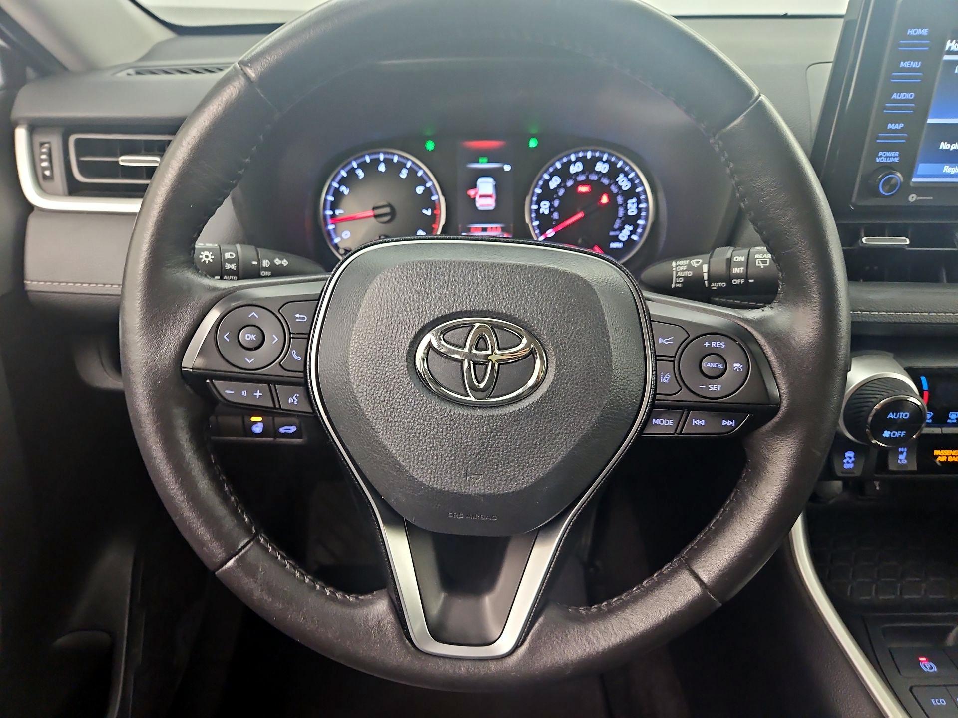 Thumbnail: 2020 Toyota RAV4 - 10