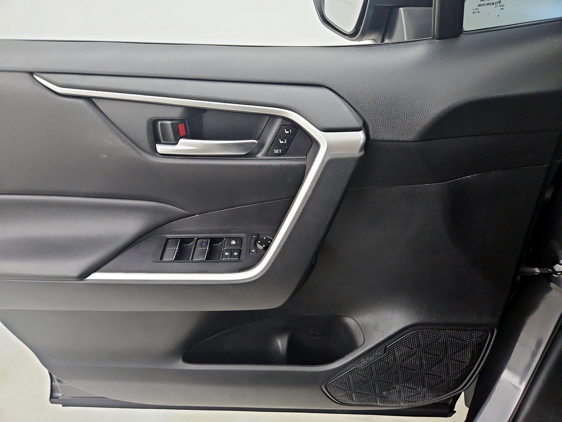 Thumbnail: 2020 Toyota RAV4 - 12