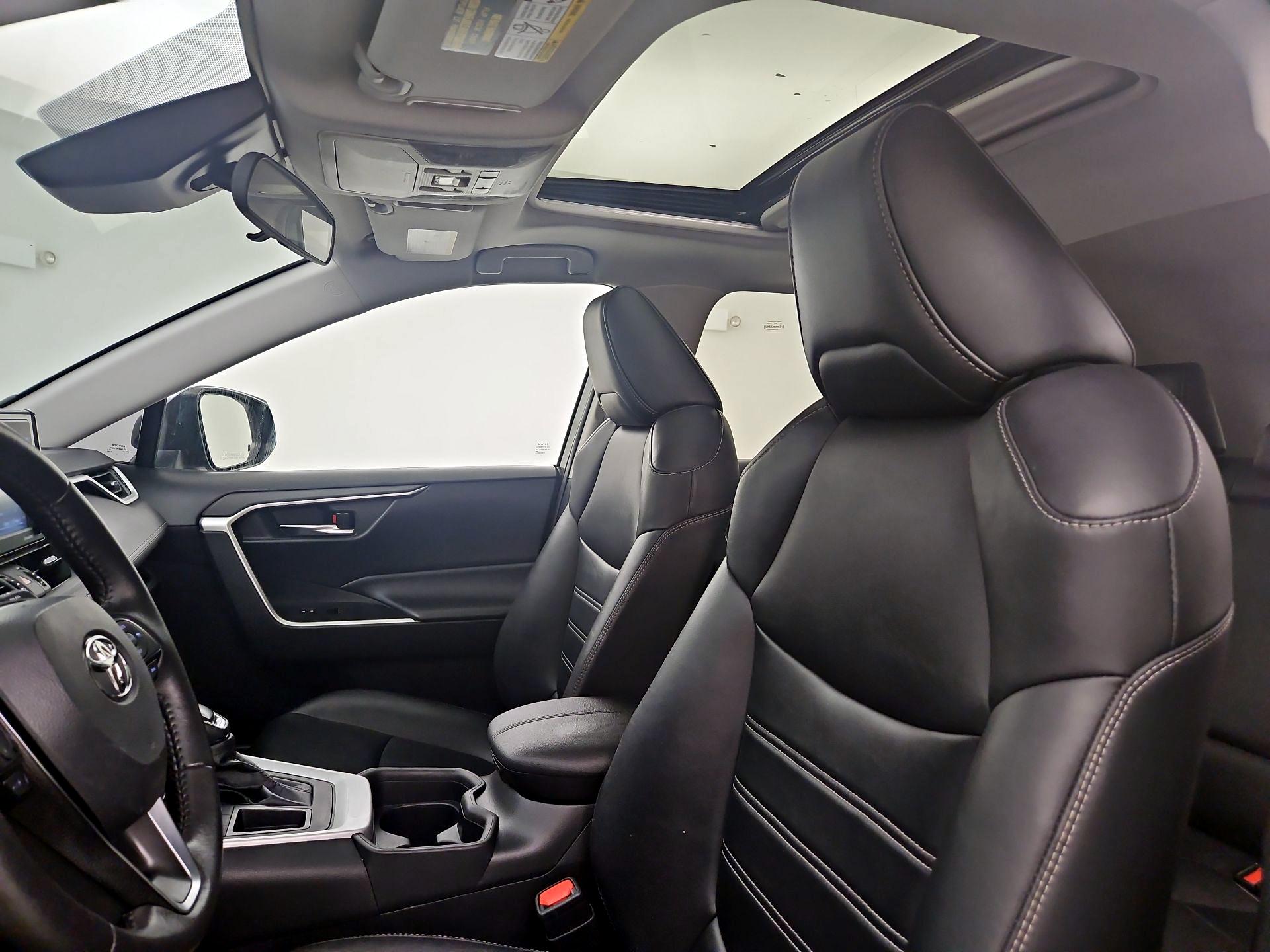 Thumbnail: 2020 Toyota RAV4 - 19