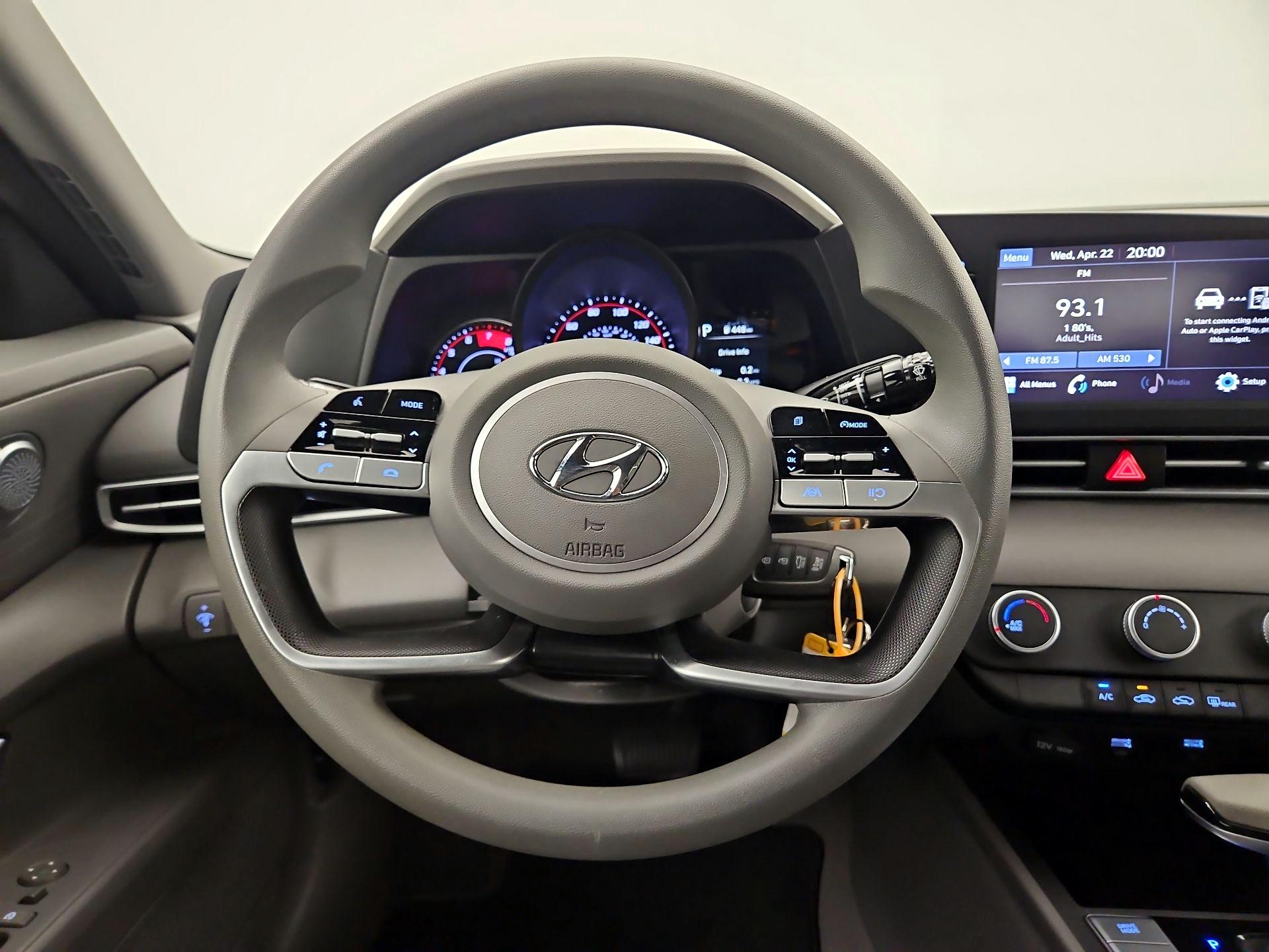 Thumbnail: 2022 Hyundai Elantra - 10