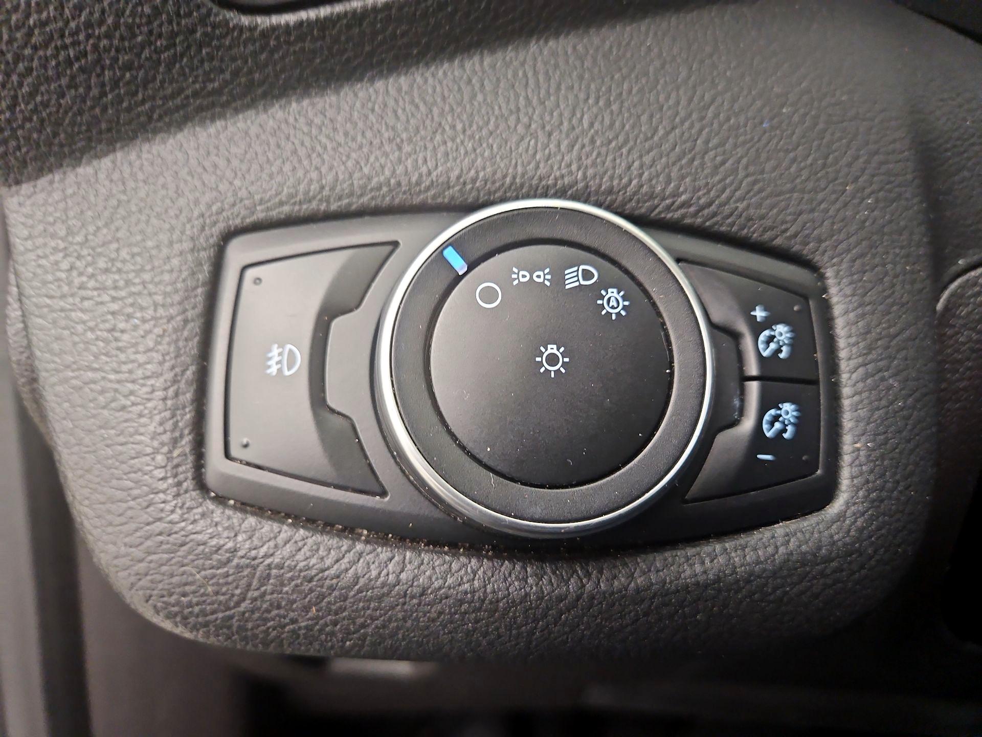 Thumbnail: 2015 Ford C-Max - 13