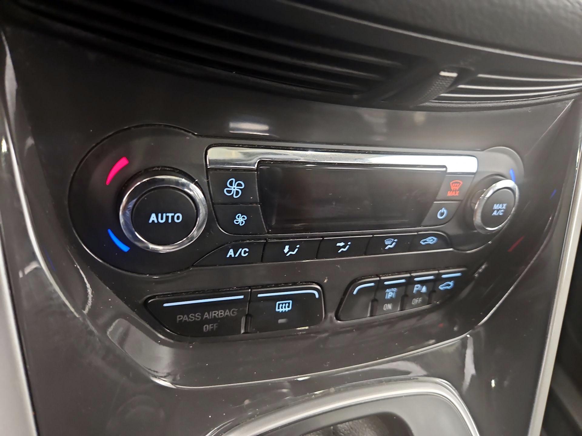 Thumbnail: 2015 Ford C-Max - 16