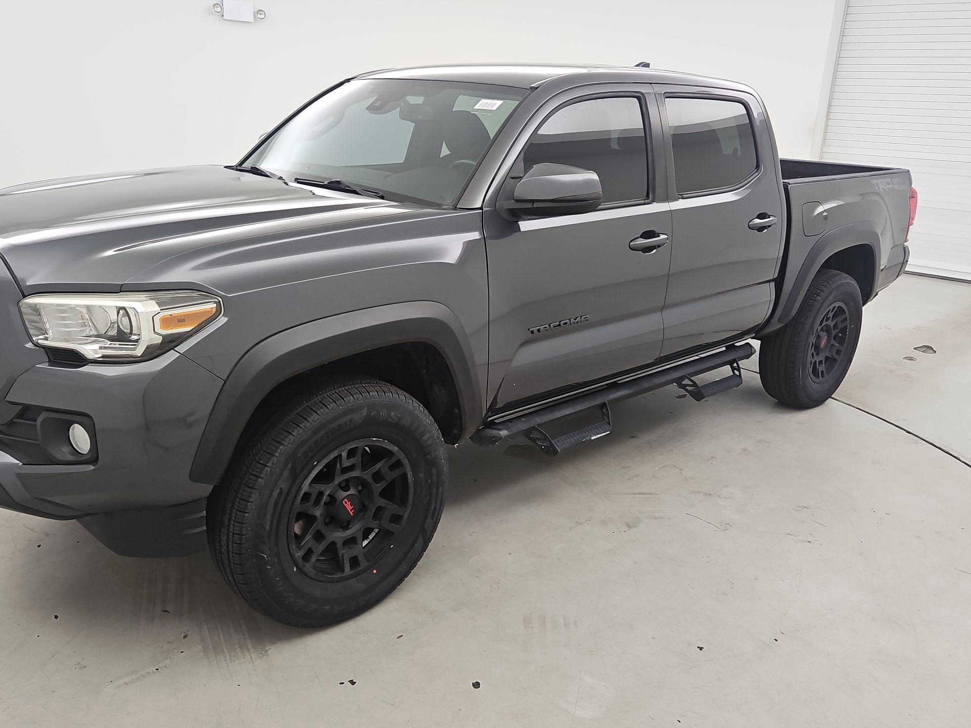 Thumbnail: 2019 Toyota Tacoma - 3