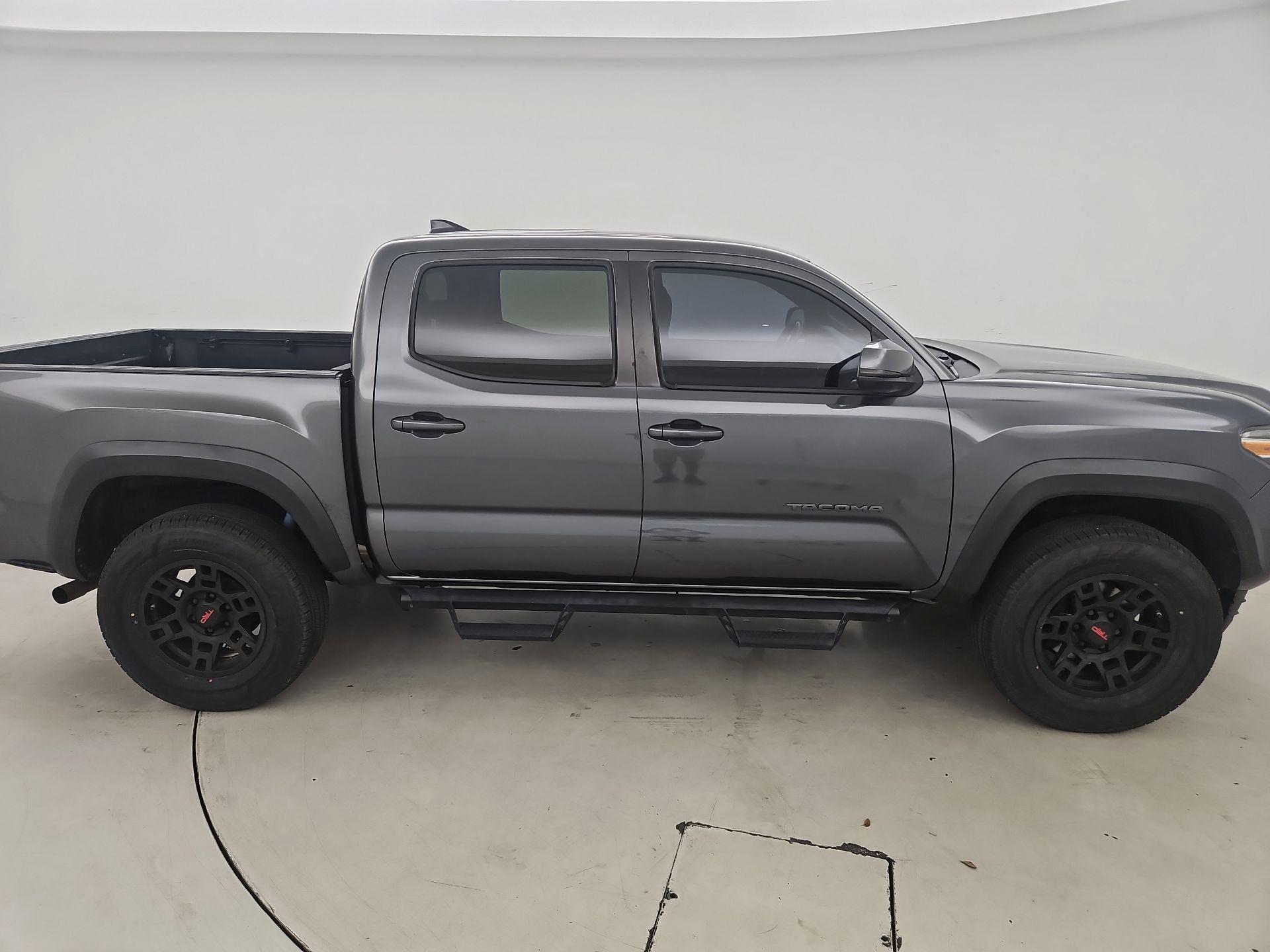 Thumbnail: 2019 Toyota Tacoma - 4