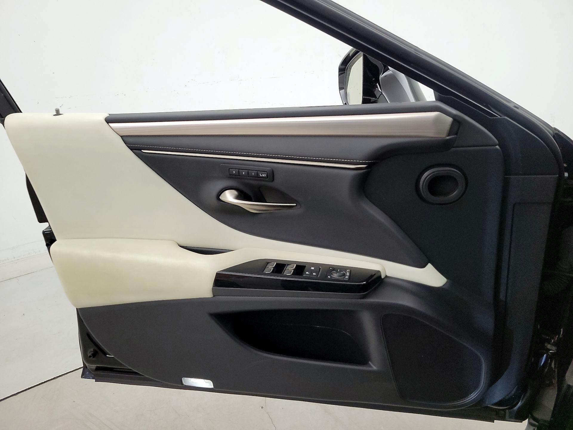Thumbnail: 2023 Lexus ES - 12