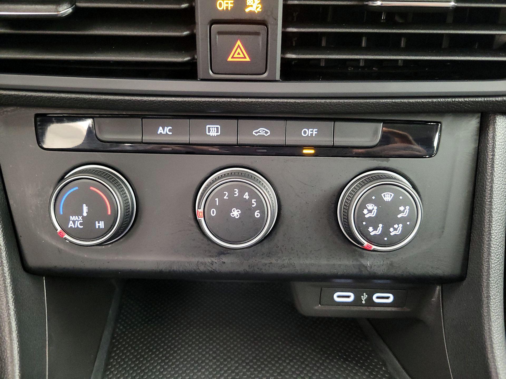 Thumbnail: 2023 Volkswagen Jetta - 16
