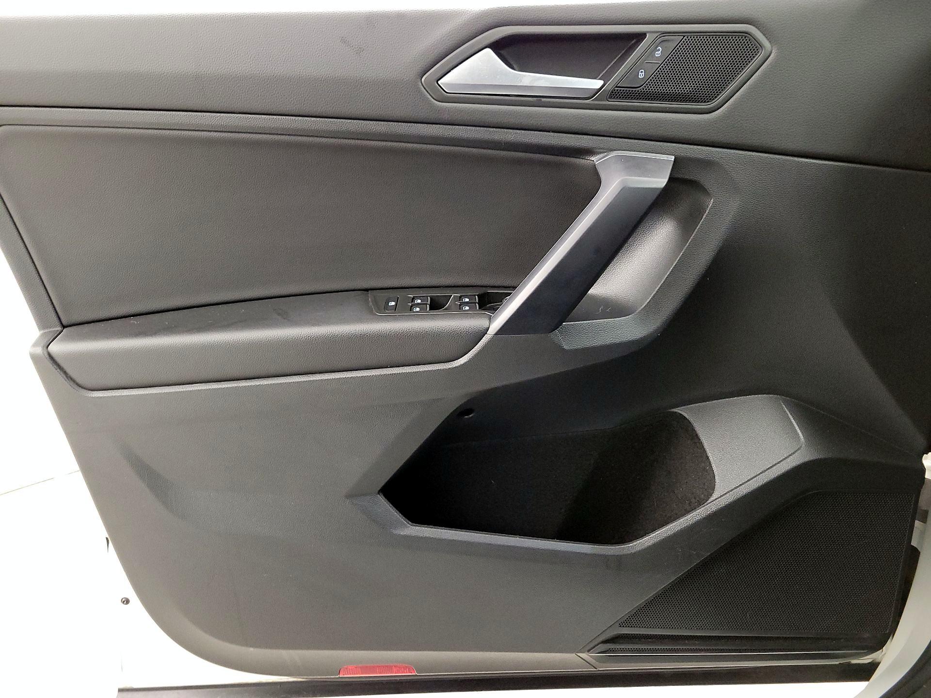 Thumbnail: 2021 Volkswagen Tiguan - 12