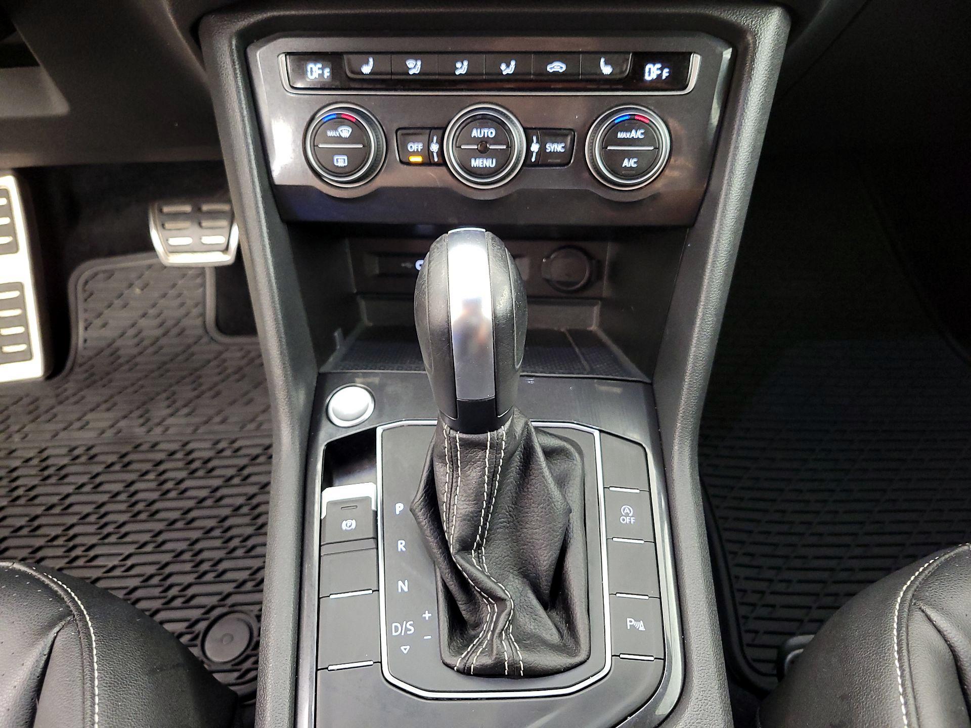 Thumbnail: 2021 Volkswagen Tiguan - 17