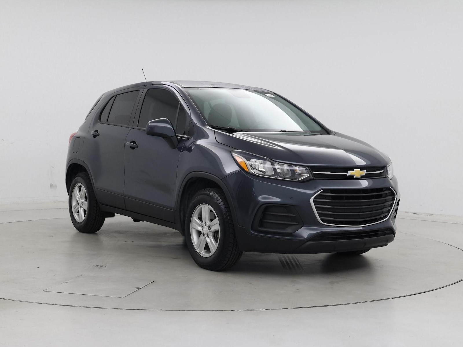 2021 Chevrolet Trax LS - Photo 2