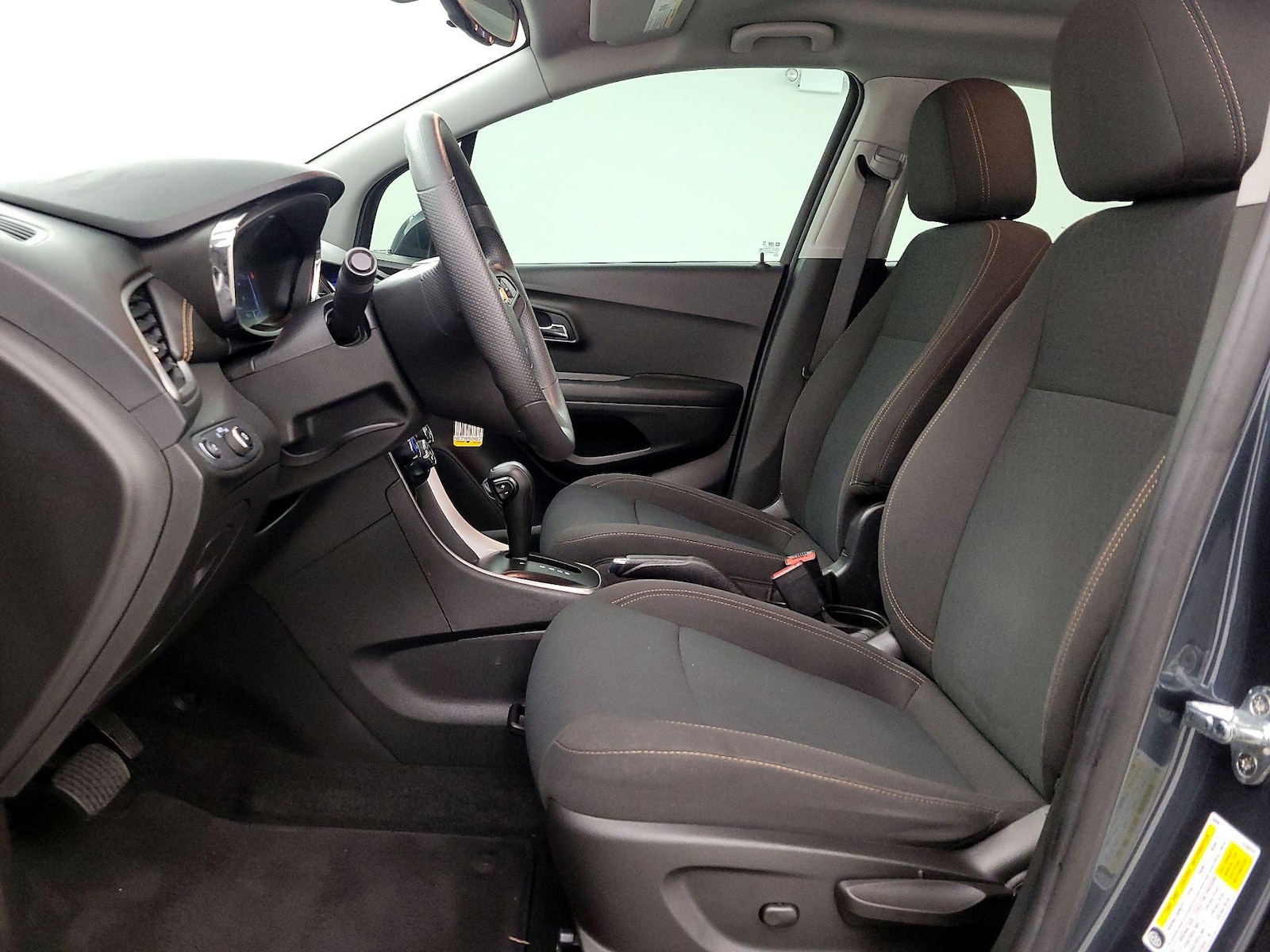 2021 Chevrolet Trax LS - Photo 12