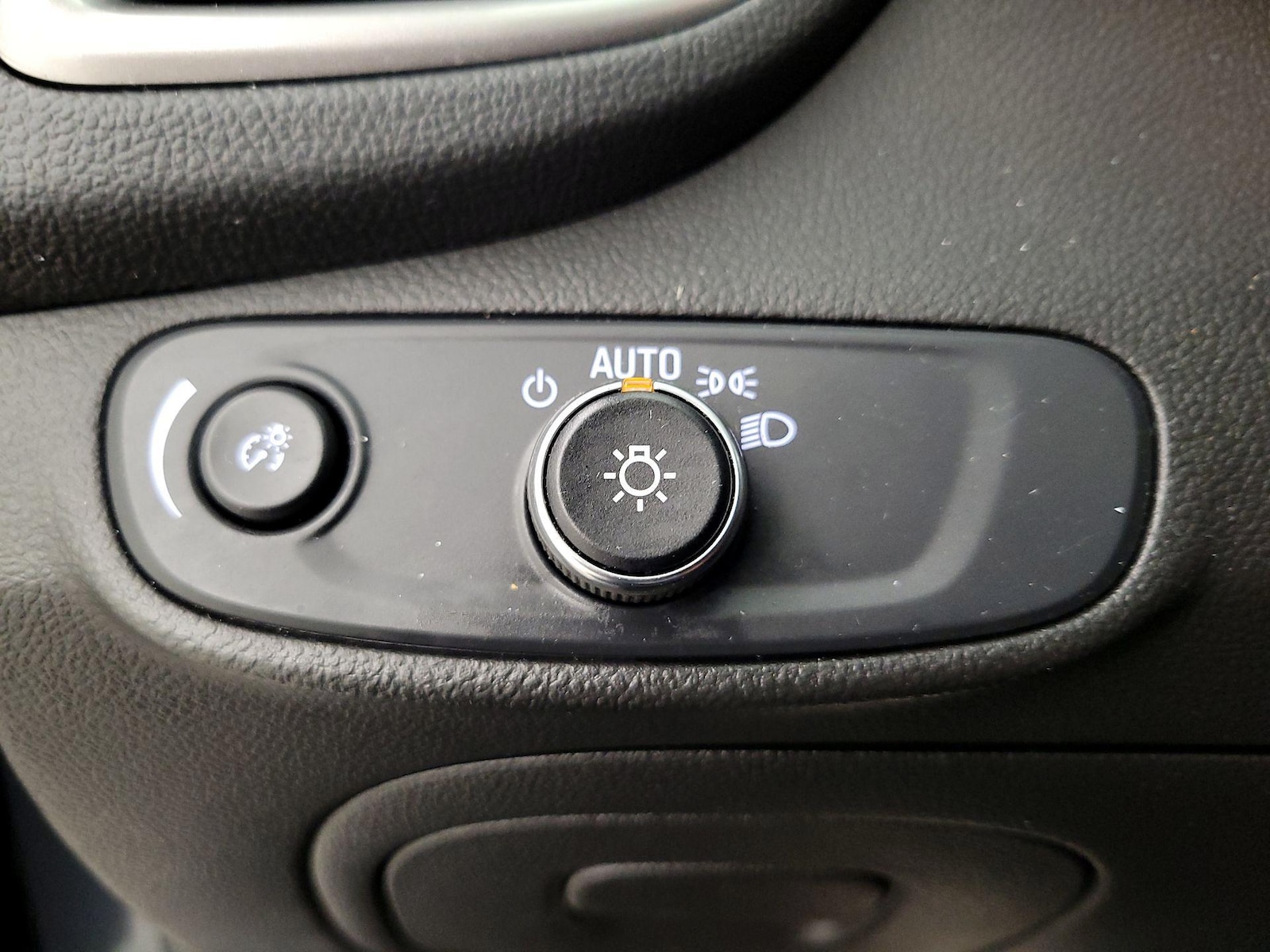 2021 Chevrolet Trax LS - Photo 14