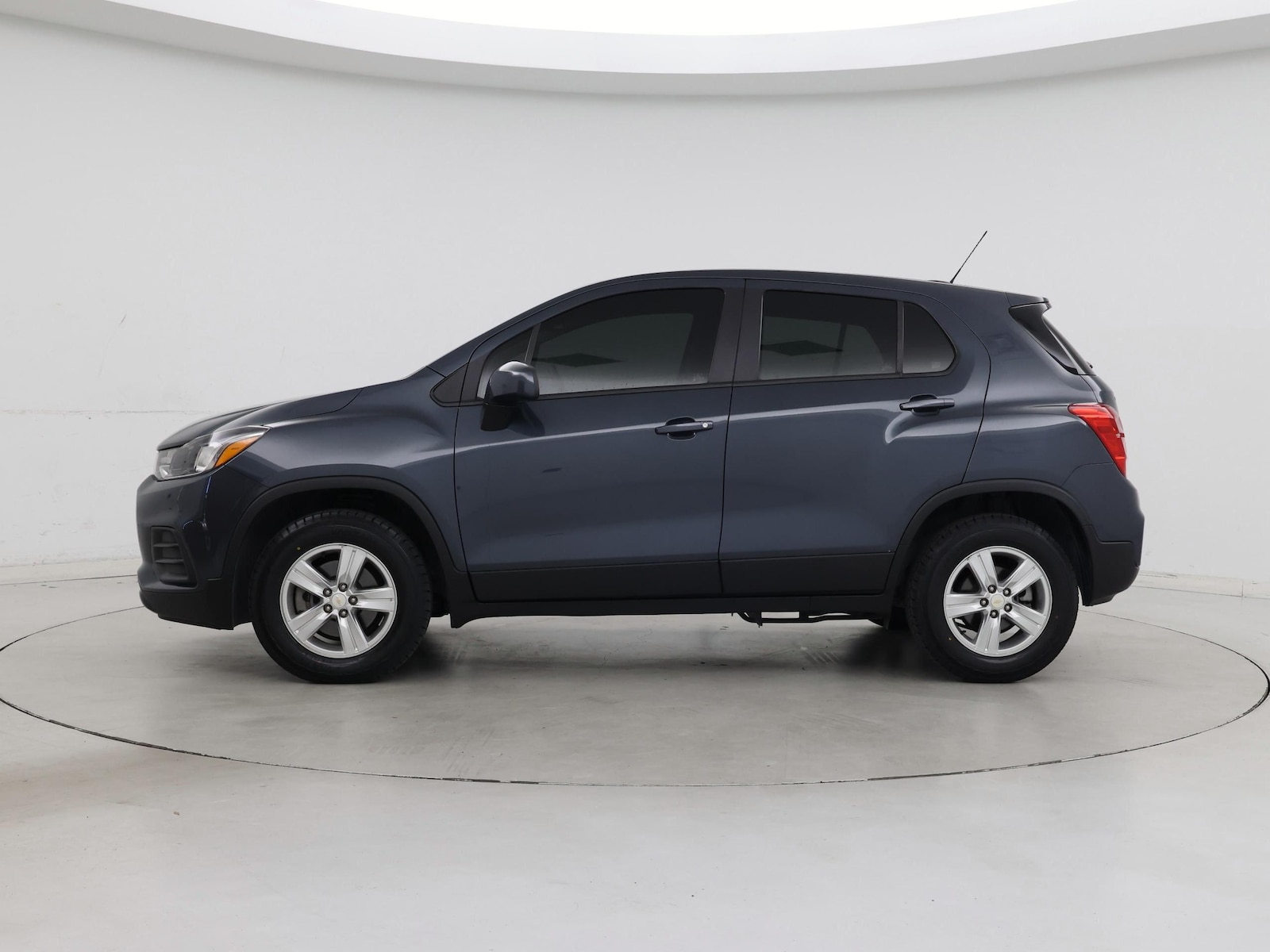 2021 Chevrolet Trax LS - Photo 4