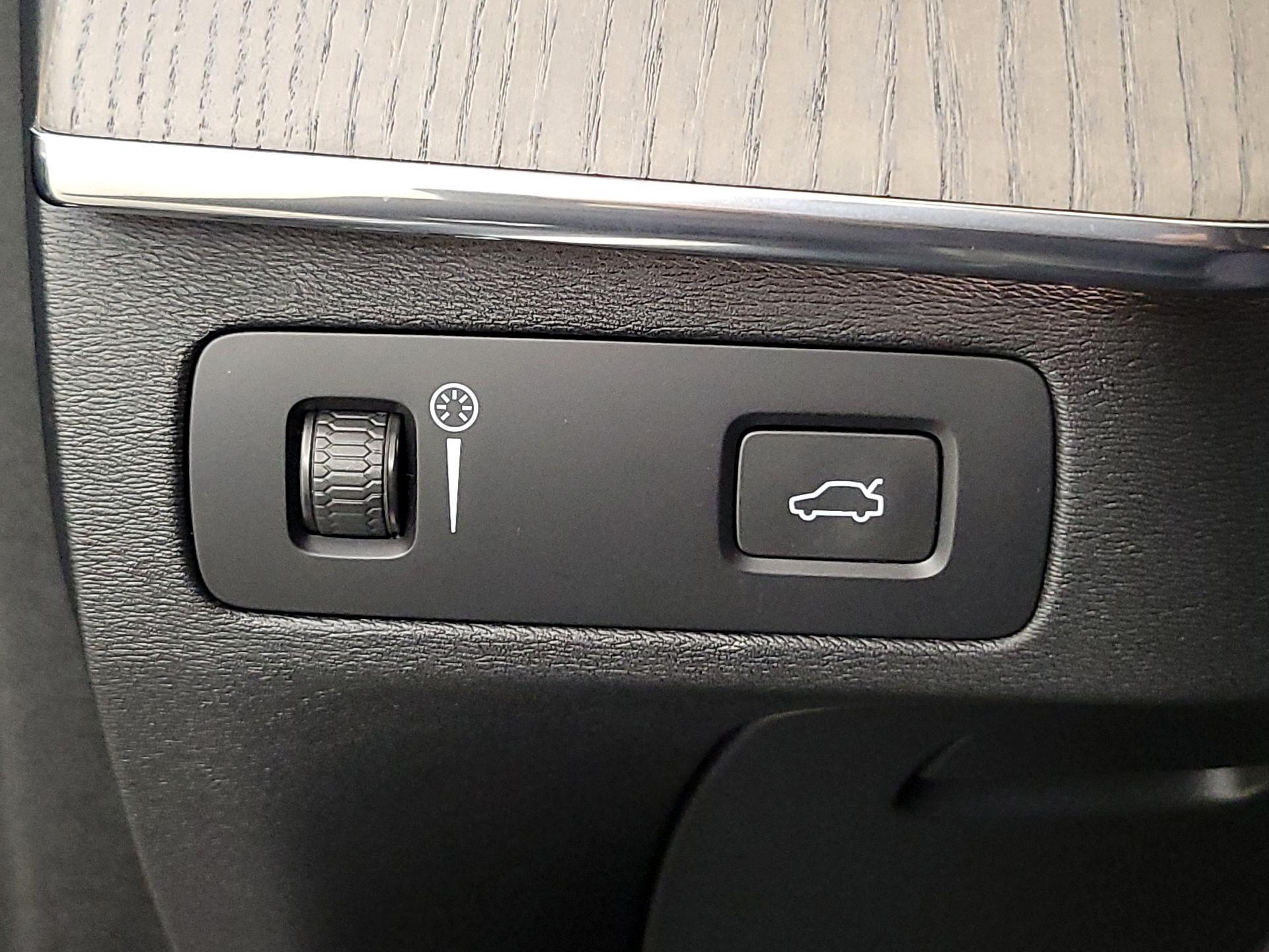 Thumbnail: 2022 Volvo XC90 - 13