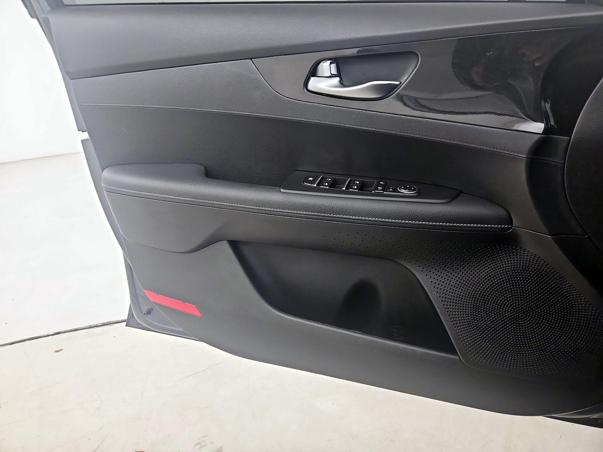 Thumbnail: 2023 Kia Forte - 10