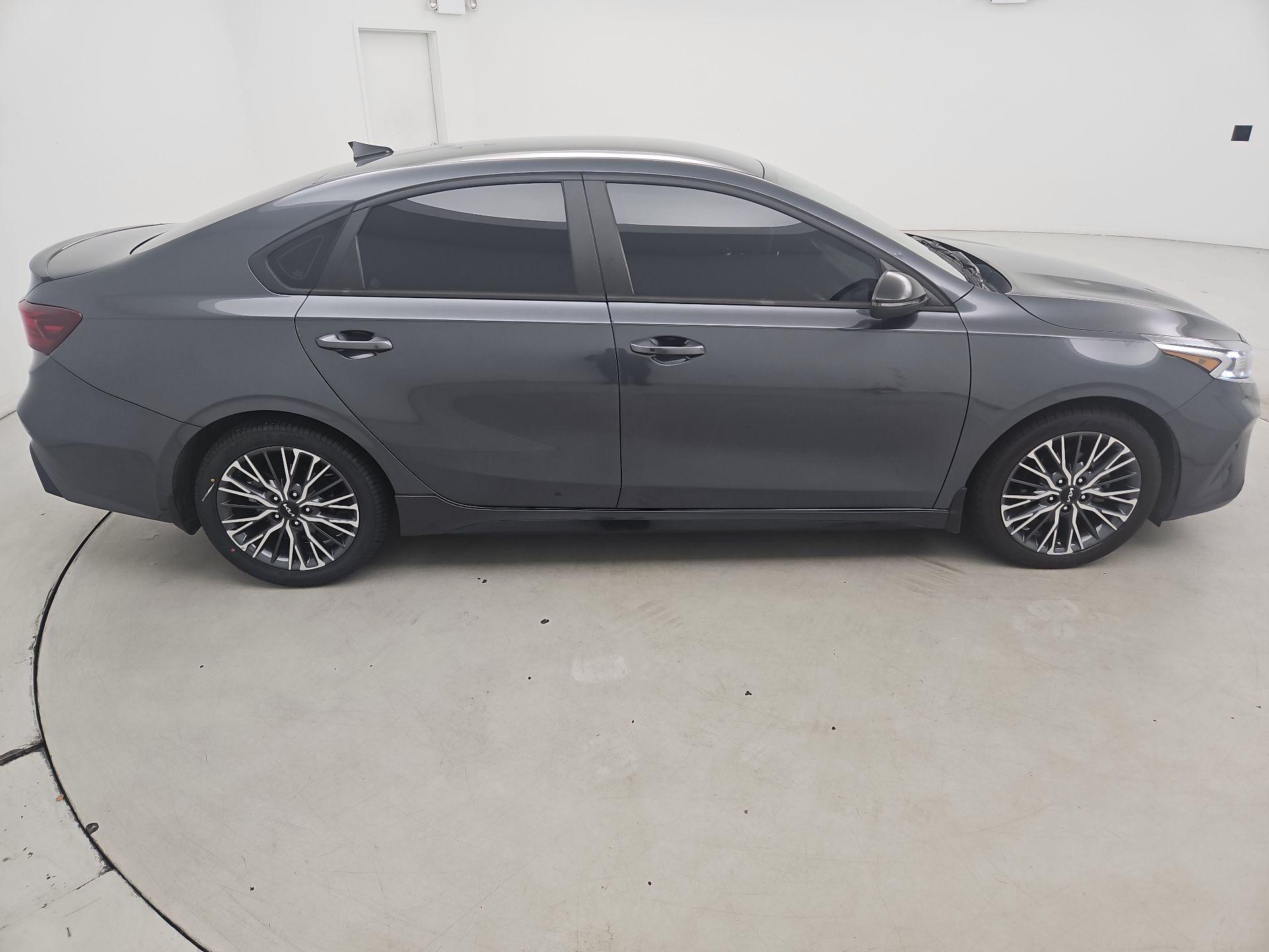 Thumbnail: 2023 Kia Forte - 4