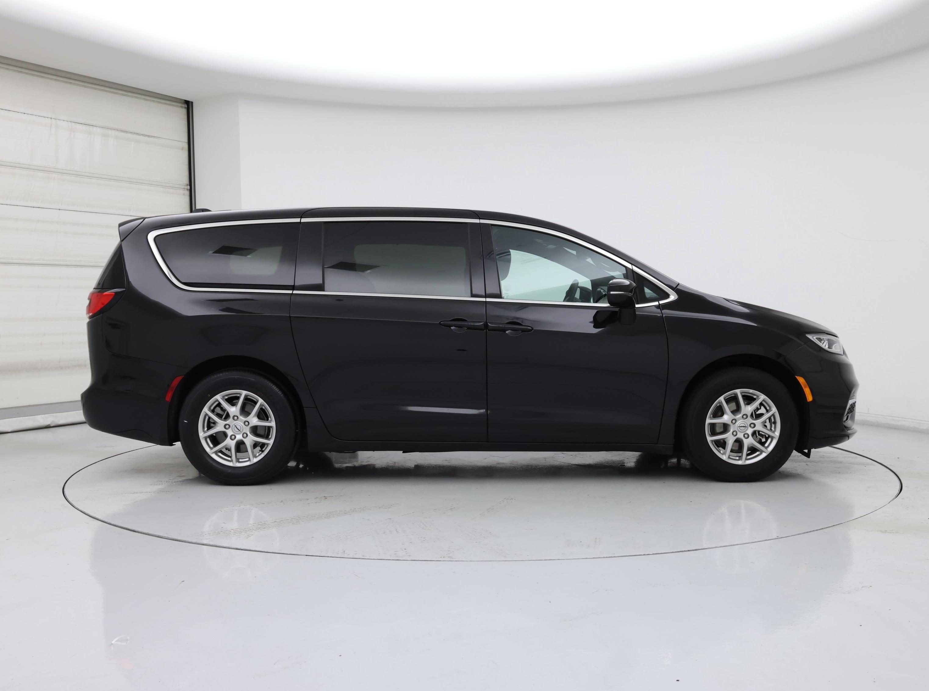 Thumbnail: 2025 Chrysler Pacifica - 7