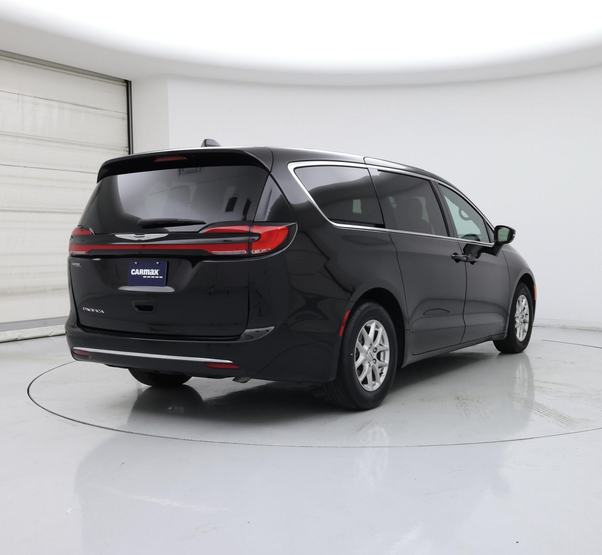 Thumbnail: 2025 Chrysler Pacifica - 8