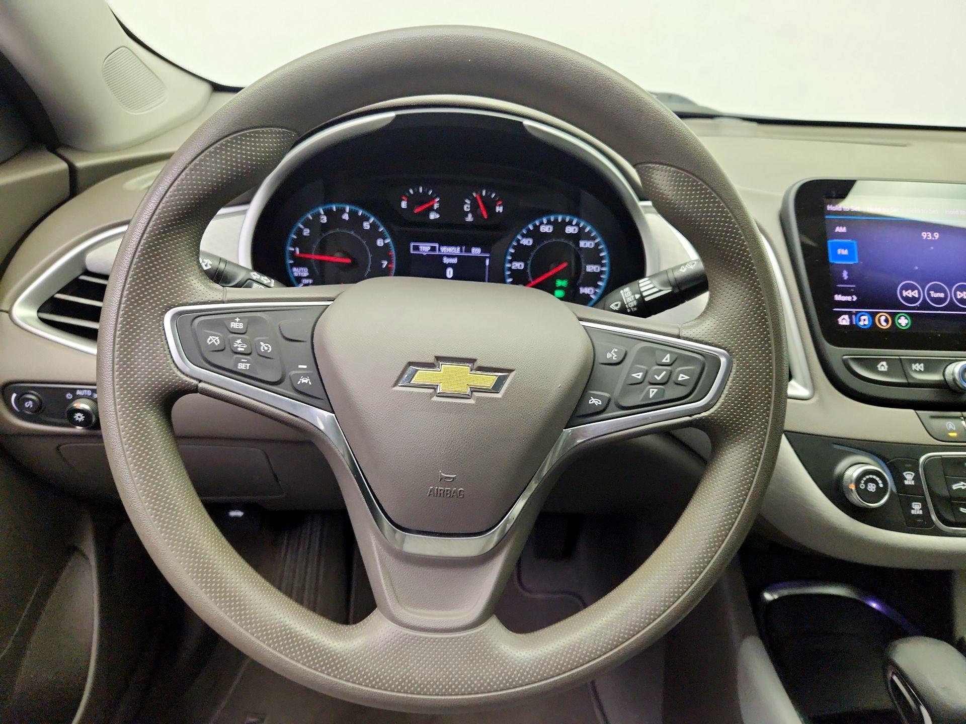 Thumbnail: 2022 Chevrolet Malibu - 10