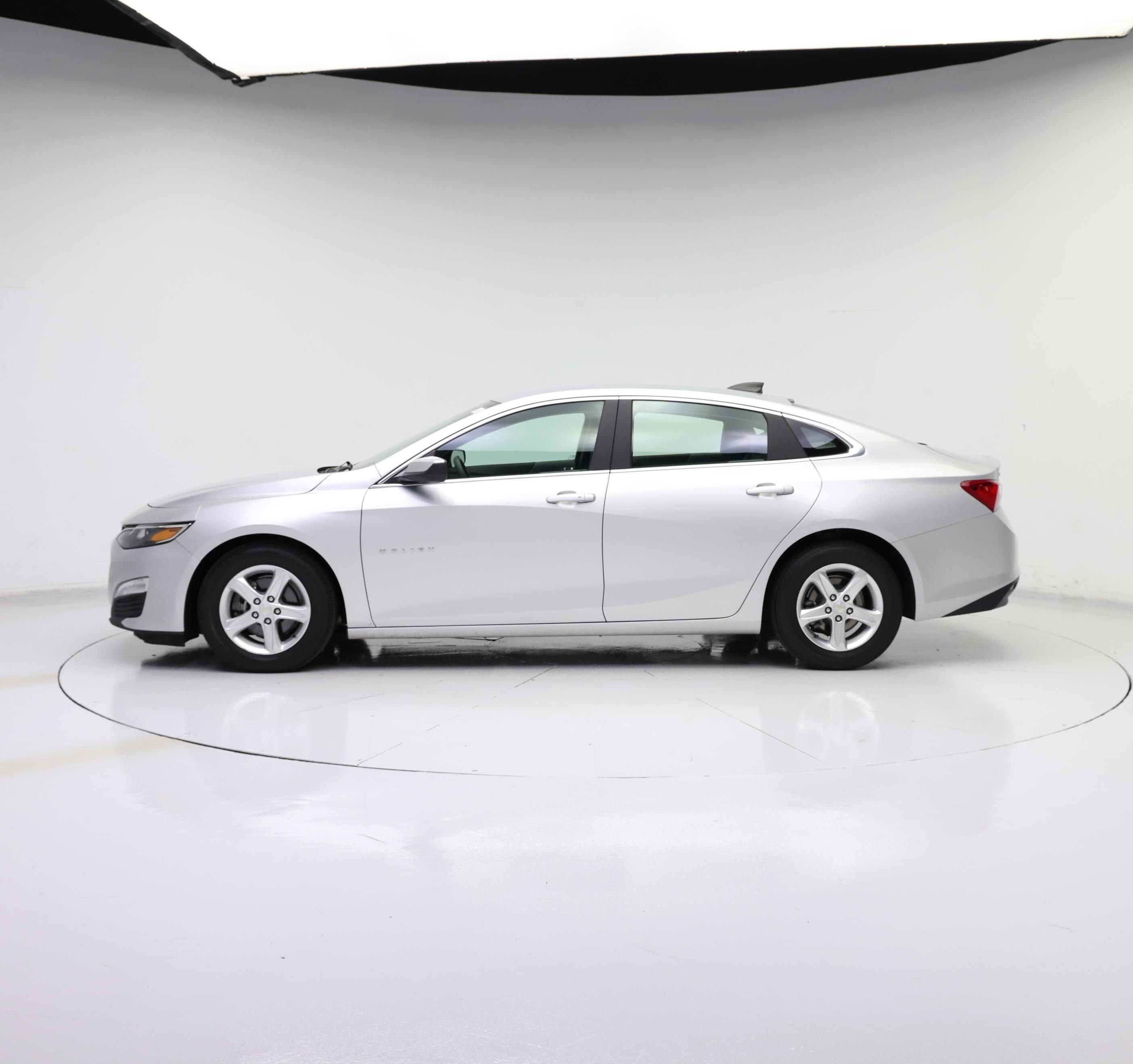 Thumbnail: 2022 Chevrolet Malibu - 3