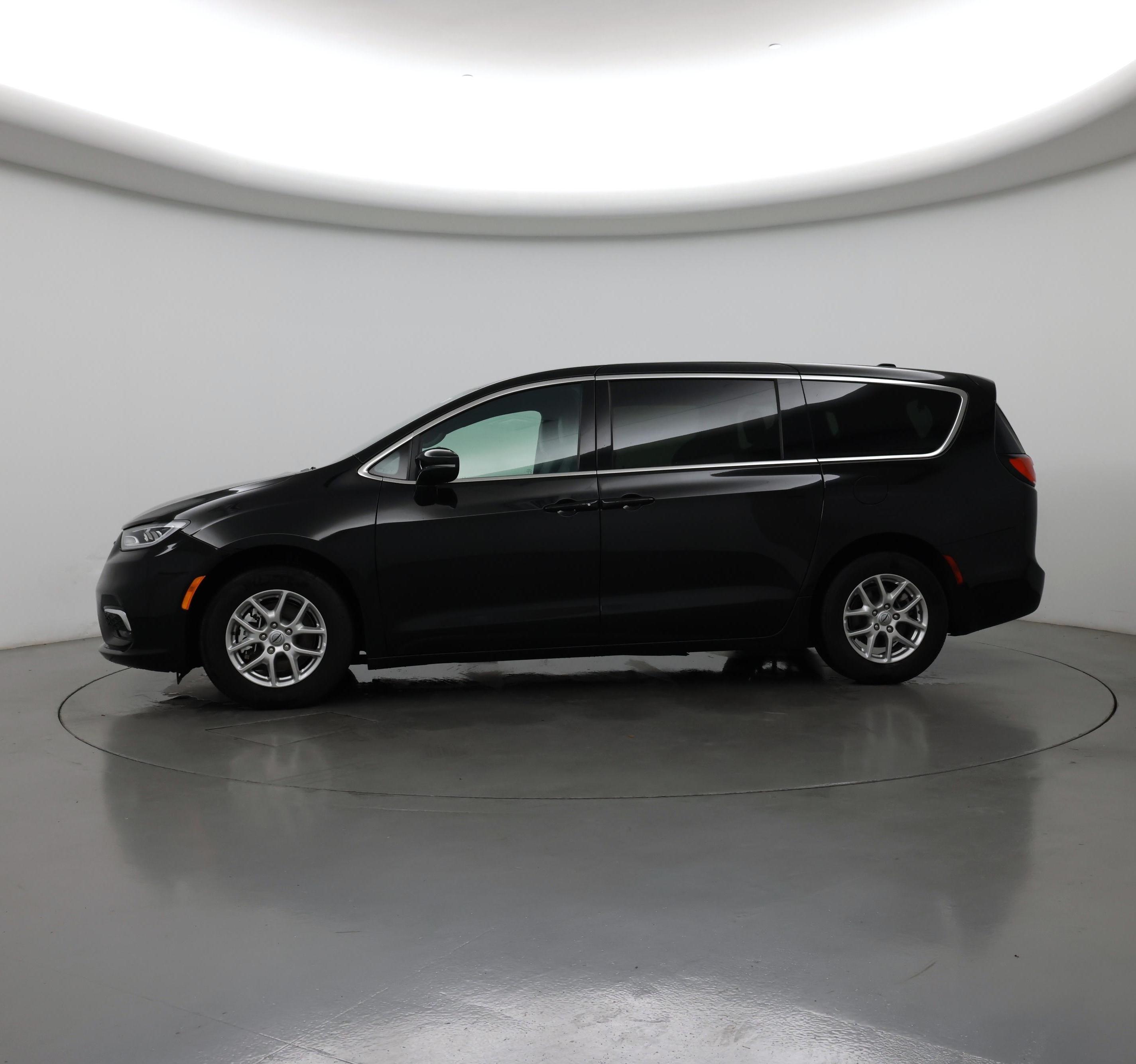 Thumbnail: 2025 Chrysler Pacifica - 3