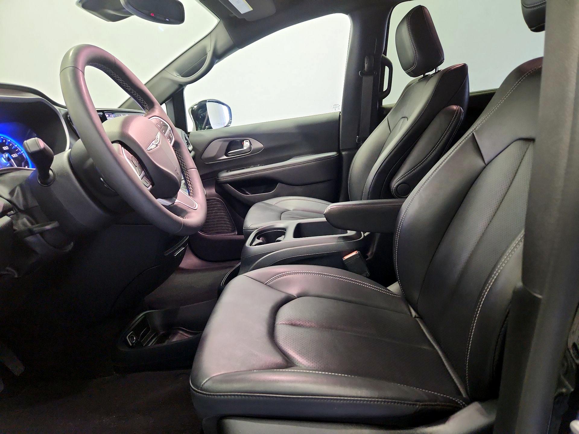 Thumbnail: 2025 Chrysler Pacifica - 11