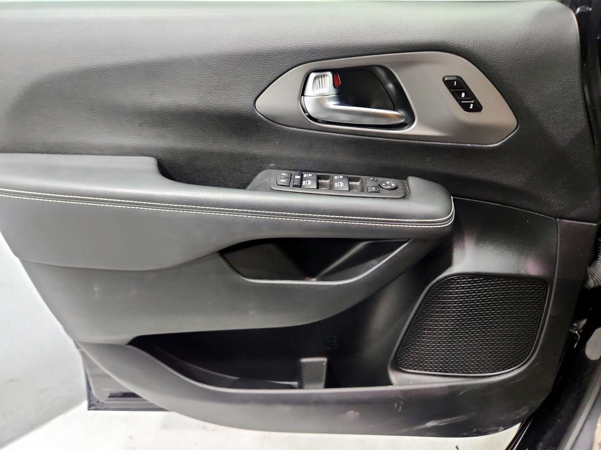 Thumbnail: 2025 Chrysler Pacifica - 12