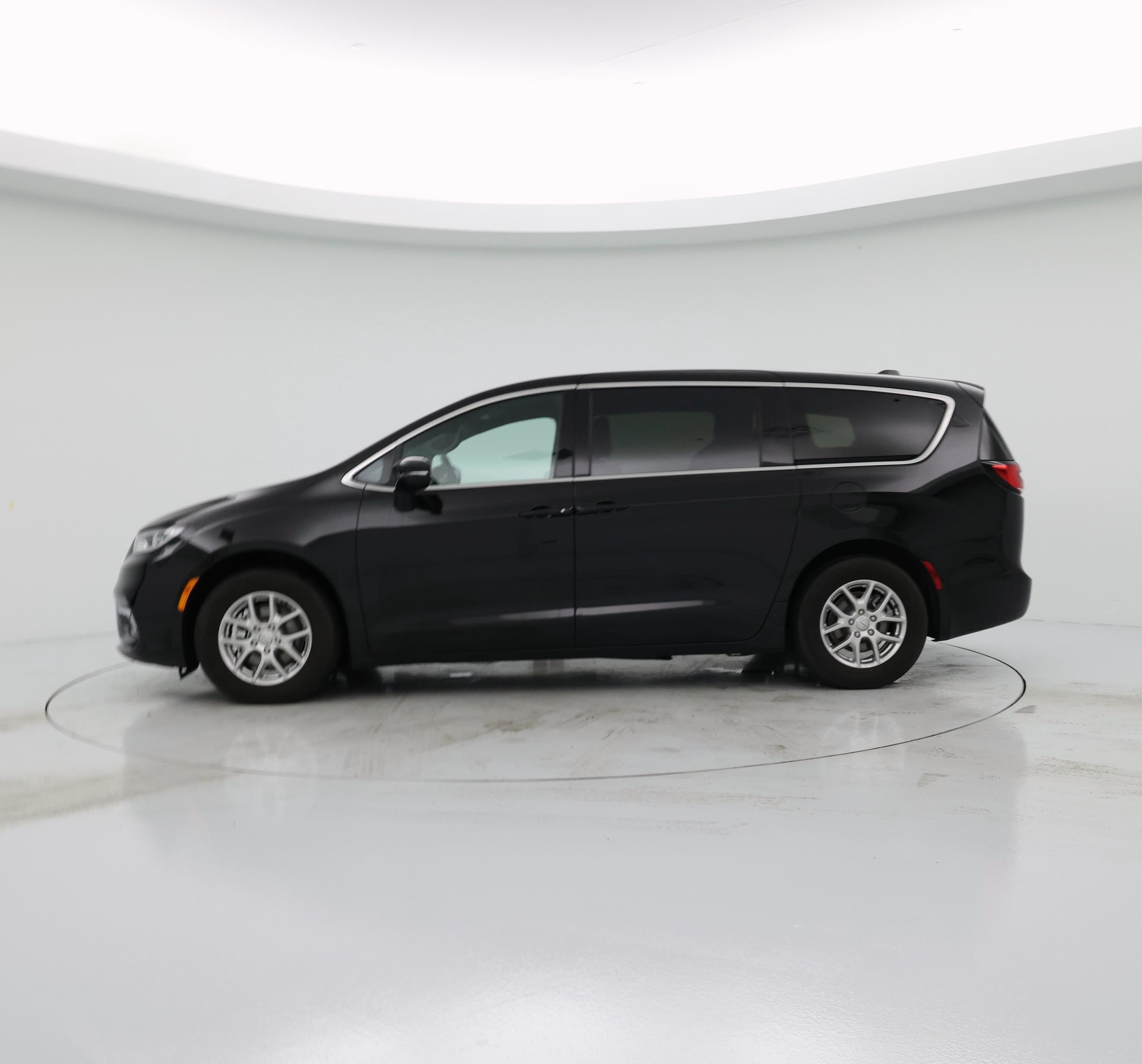 Thumbnail: 2025 Chrysler Pacifica - 3