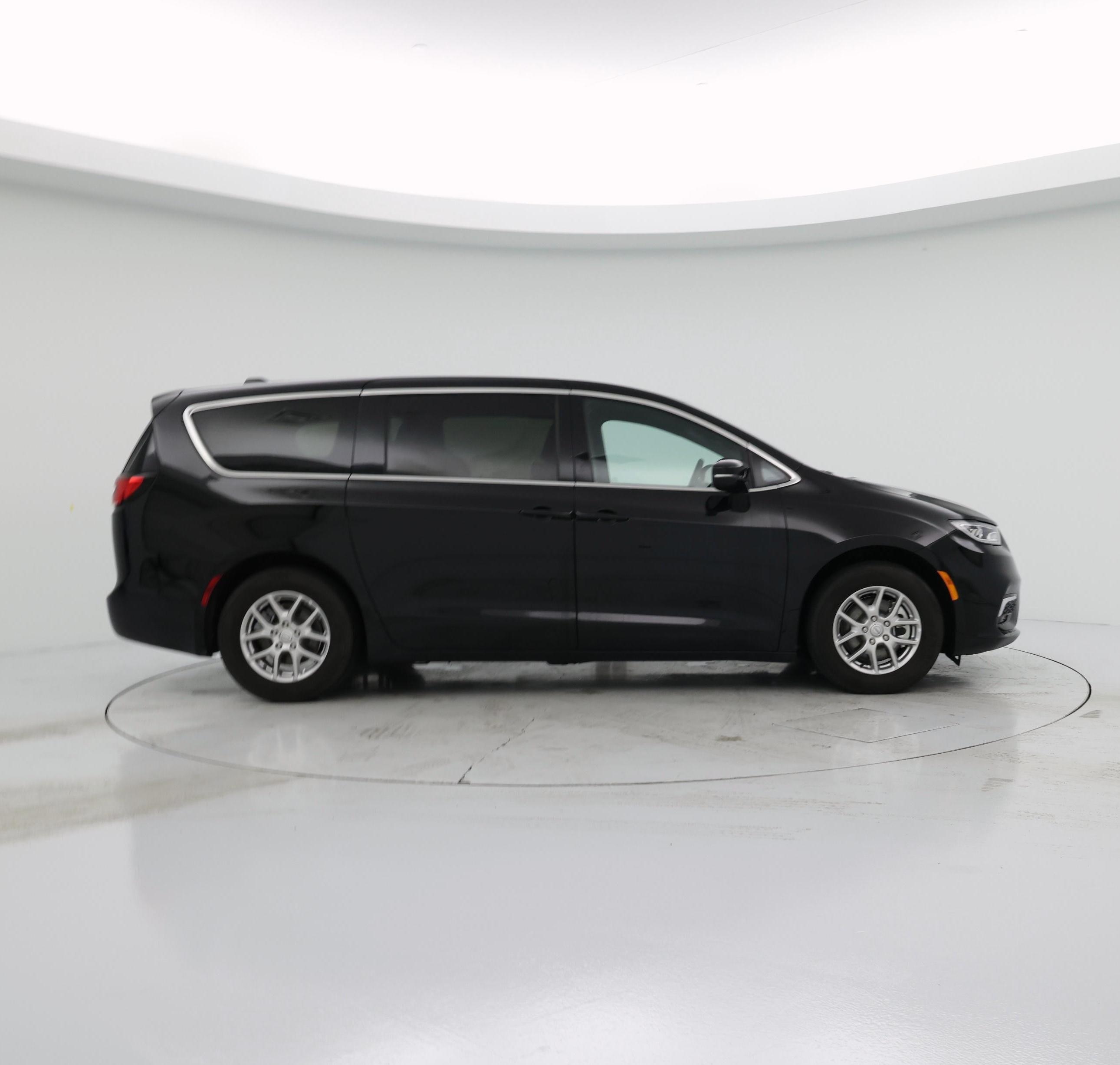 Thumbnail: 2025 Chrysler Pacifica - 7