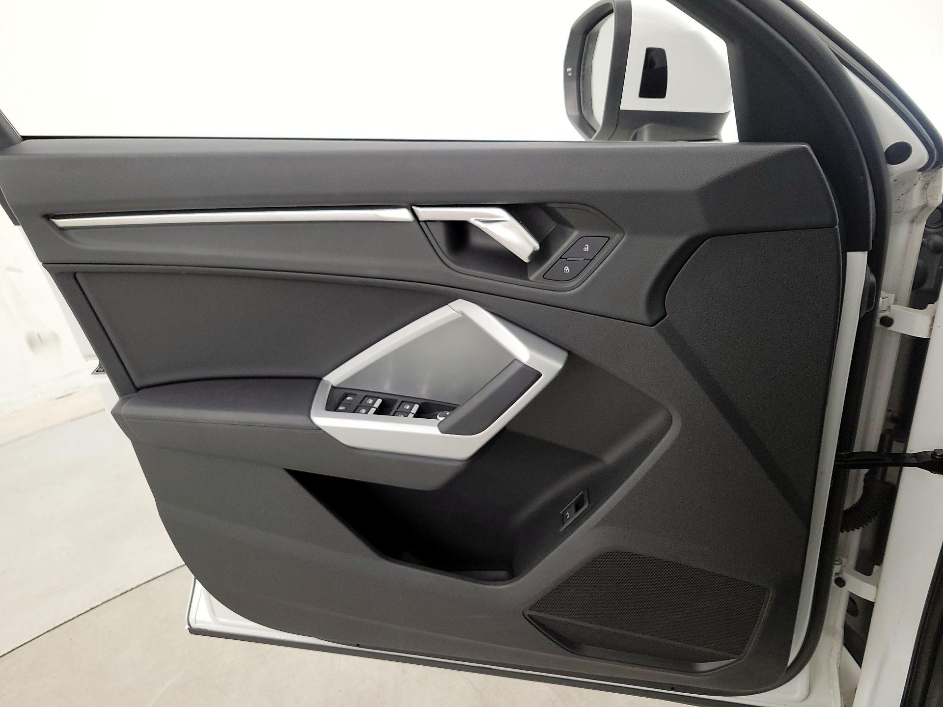 Thumbnail: 2023 Audi Q3 - 12