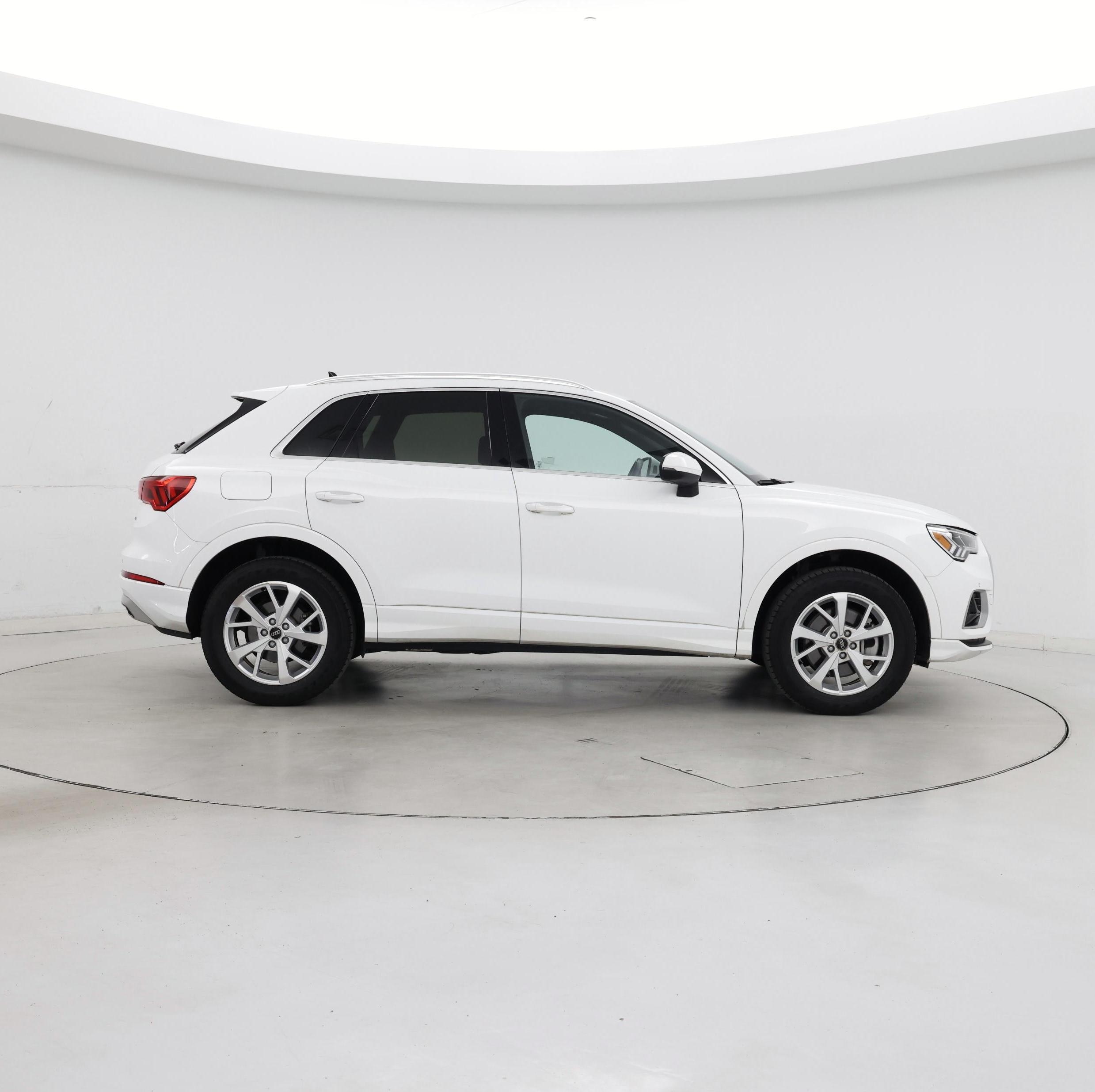 Thumbnail: 2023 Audi Q3 - 7