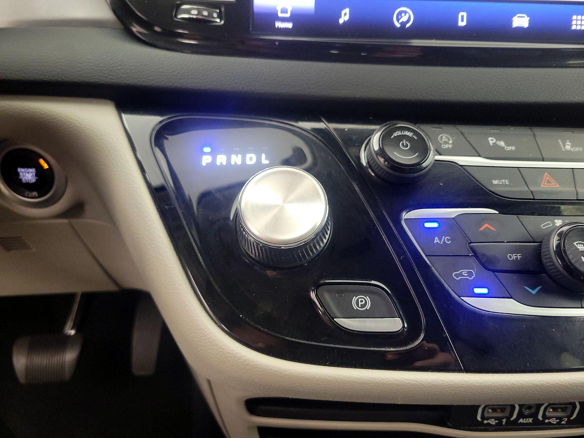 Thumbnail: 2023 Chrysler Pacifica - 17