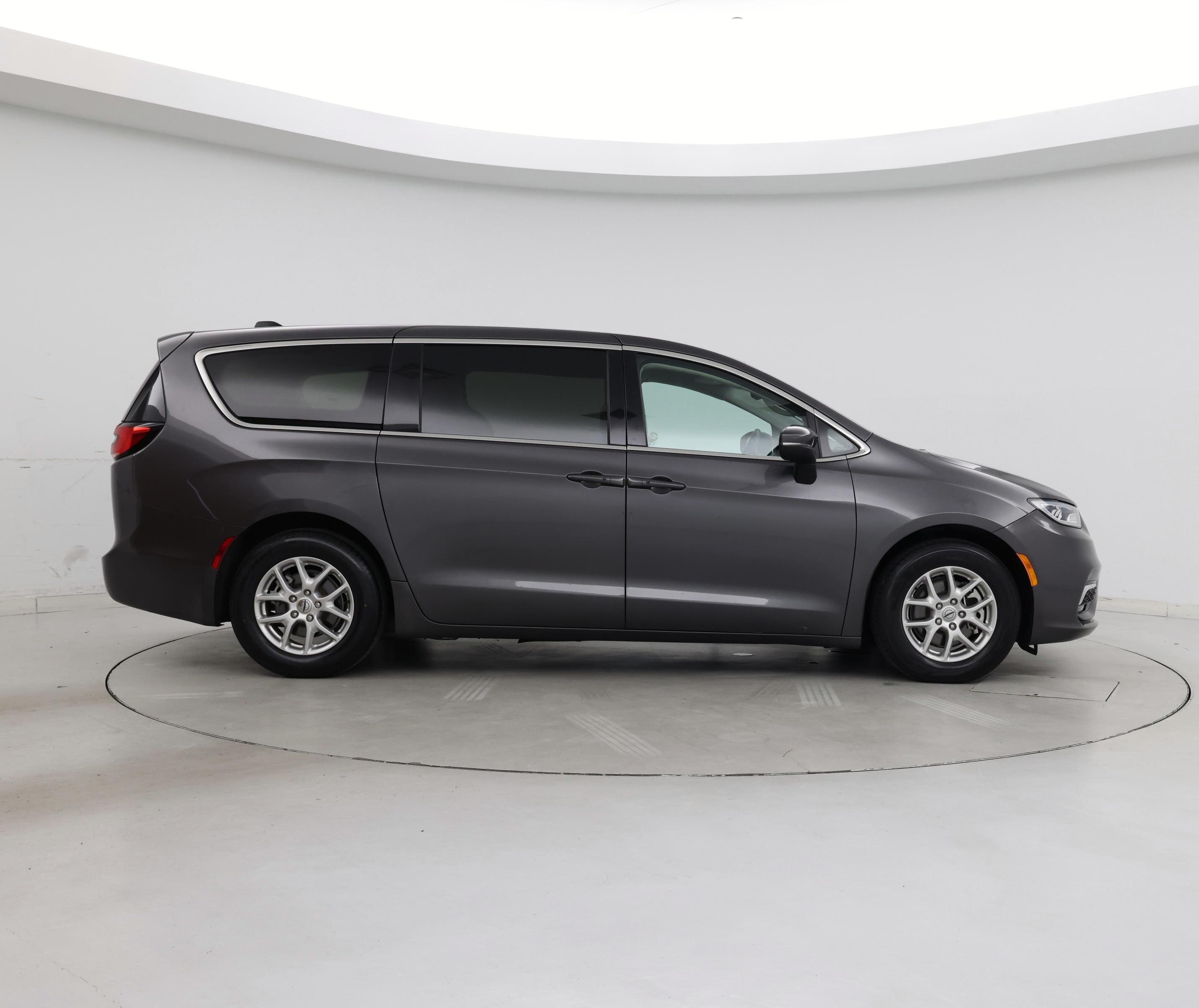 Thumbnail: 2023 Chrysler Pacifica - 7
