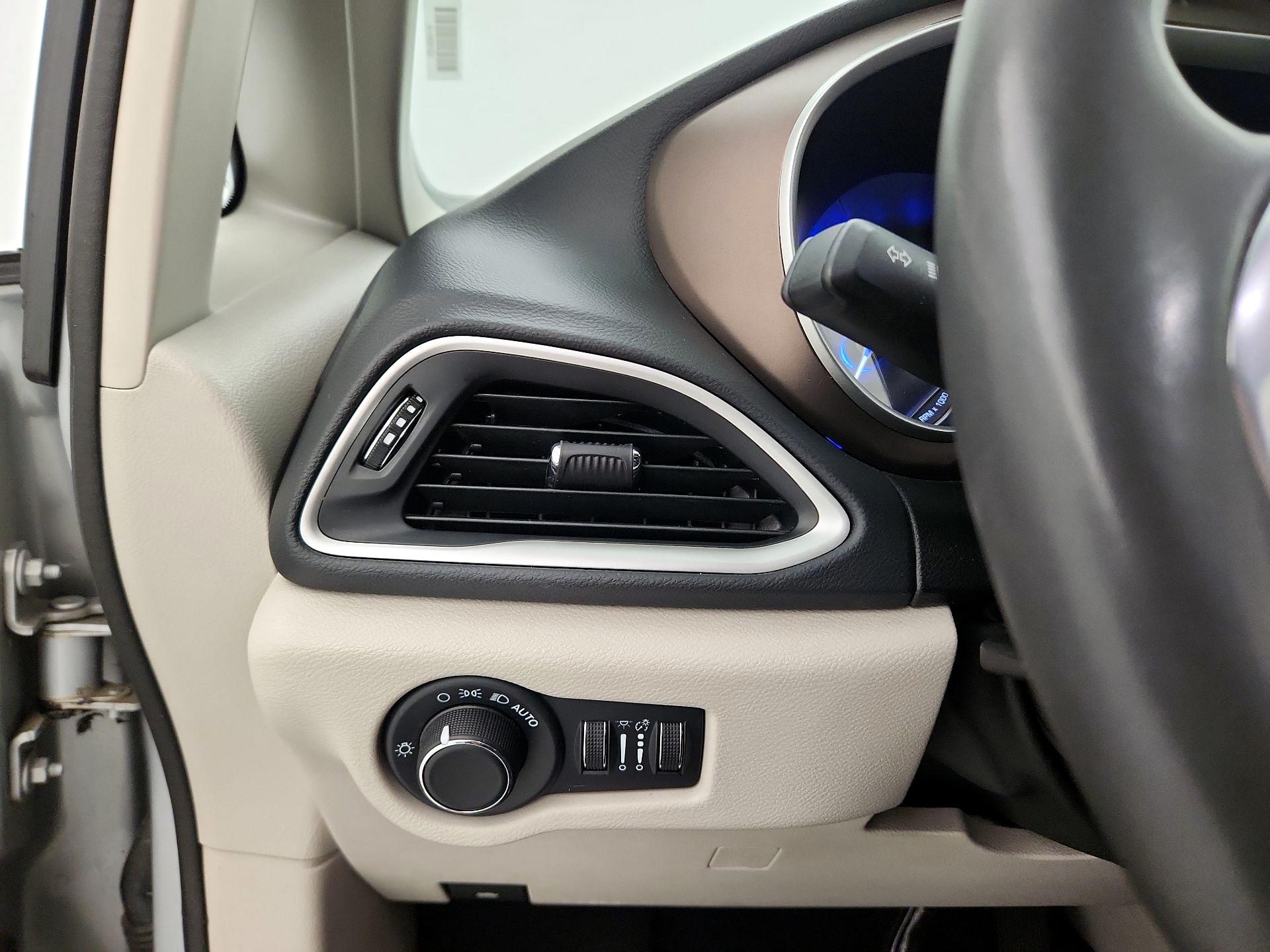 Thumbnail: 2023 Chrysler Voyager - 13