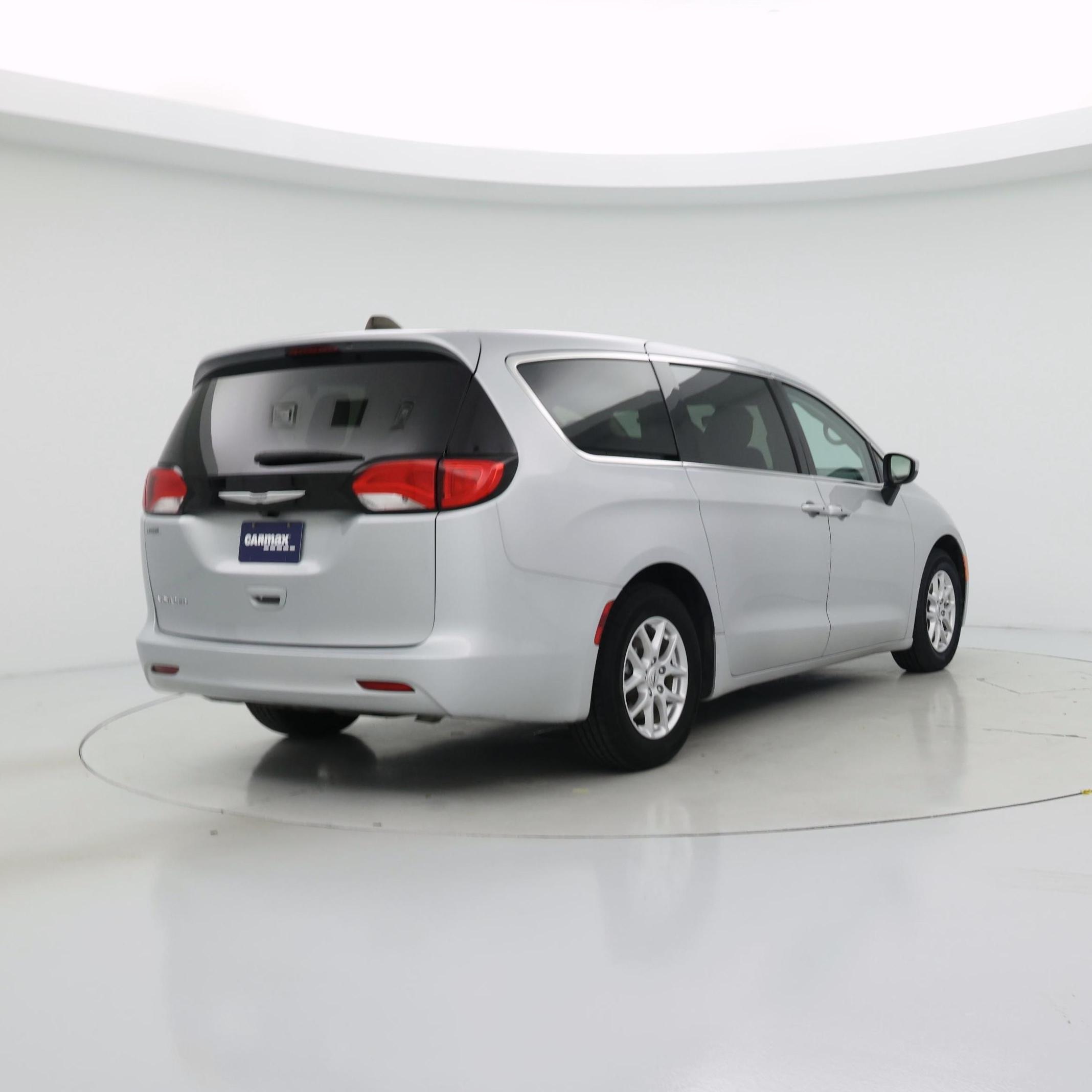Thumbnail: 2023 Chrysler Voyager - 8
