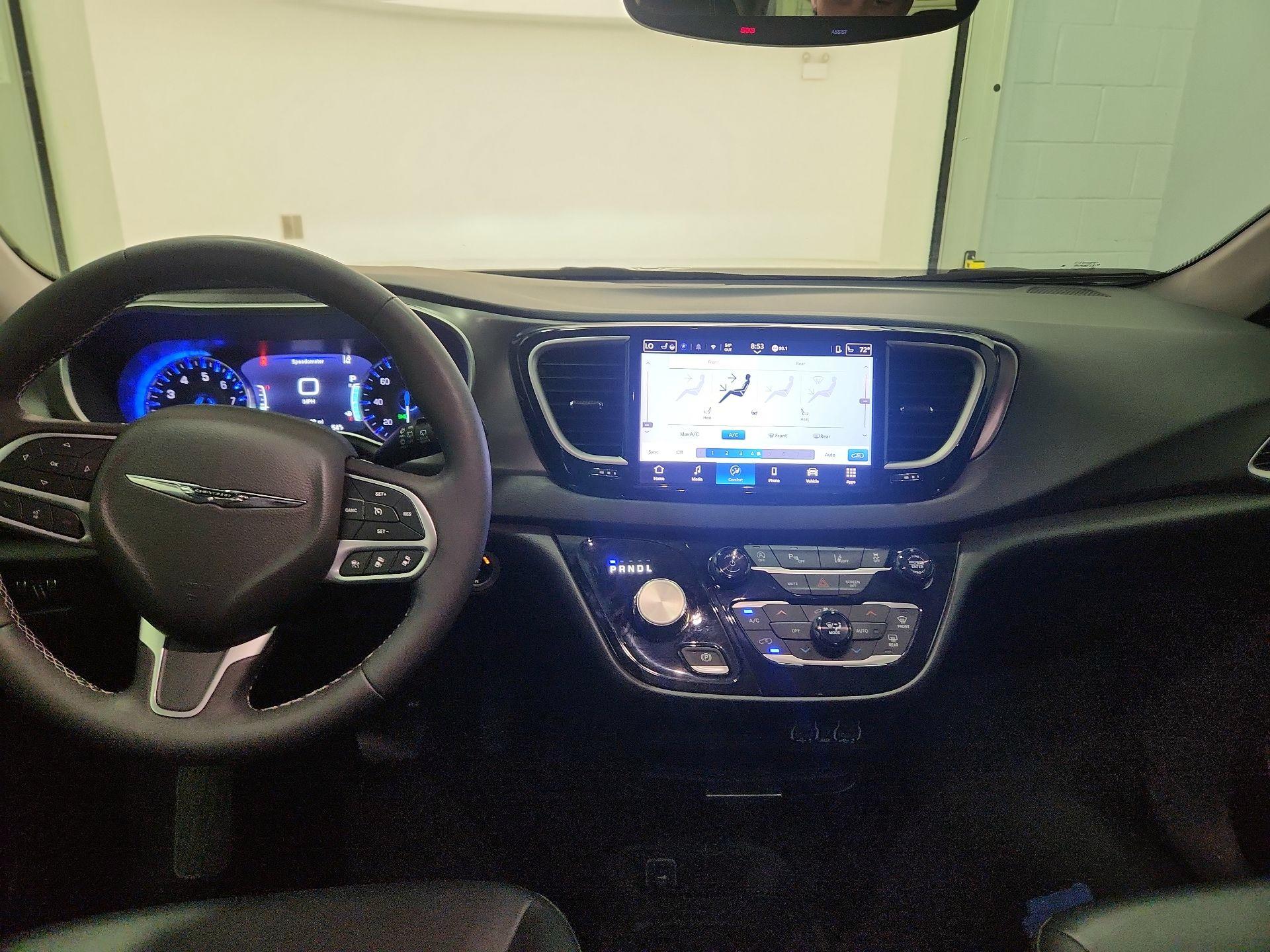 Thumbnail: 2025 Chrysler Pacifica - 9