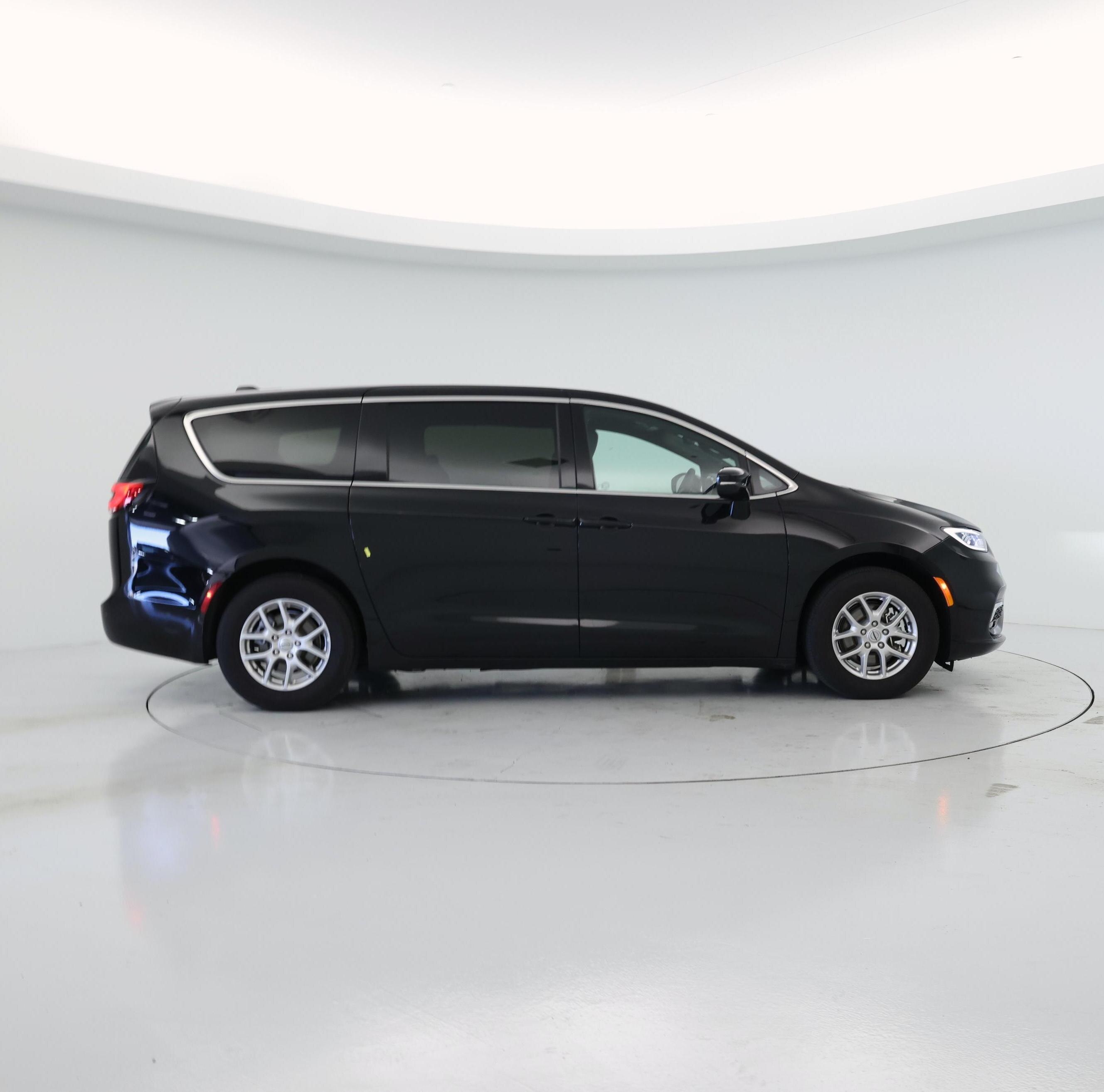 Thumbnail: 2025 Chrysler Pacifica - 7