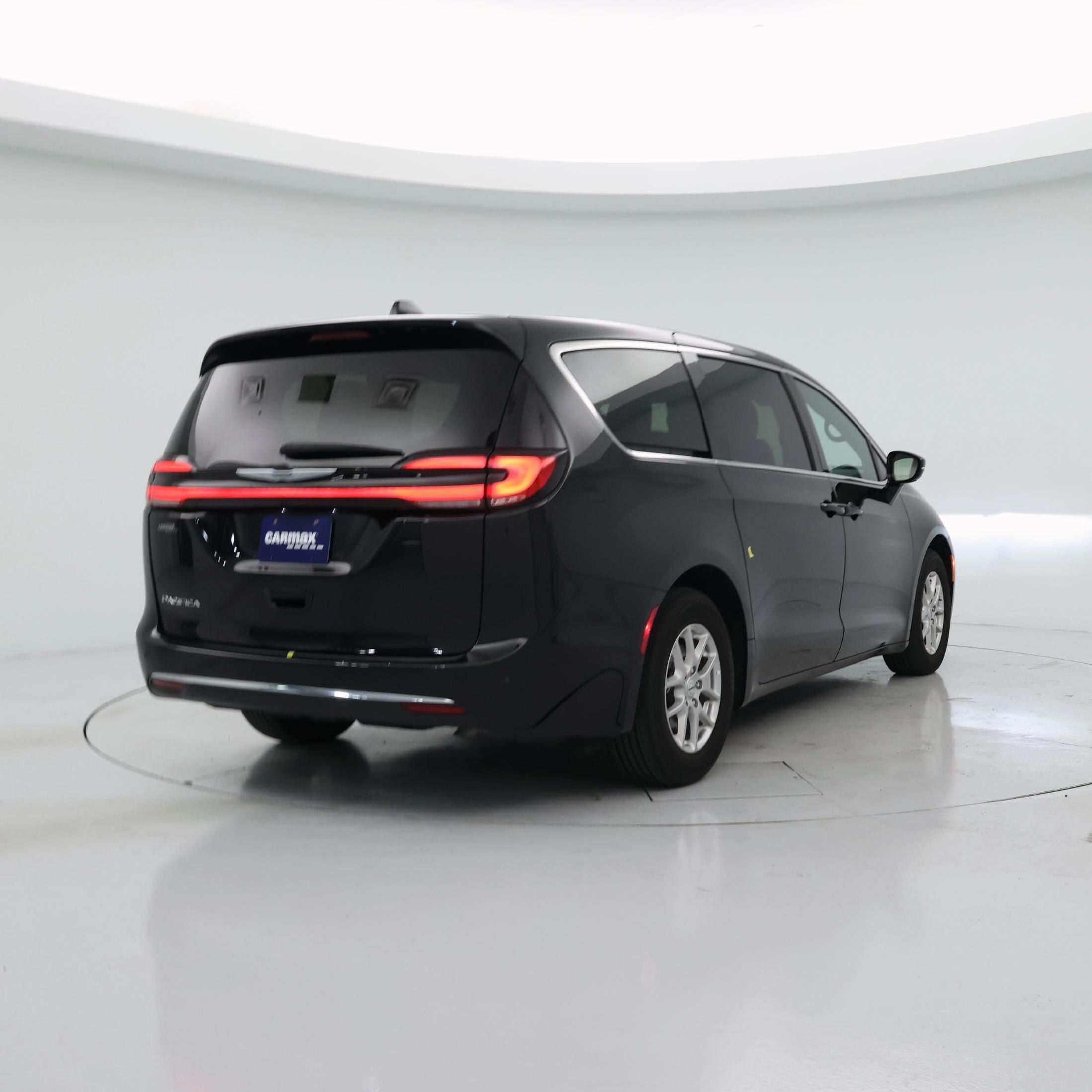 Thumbnail: 2025 Chrysler Pacifica - 8