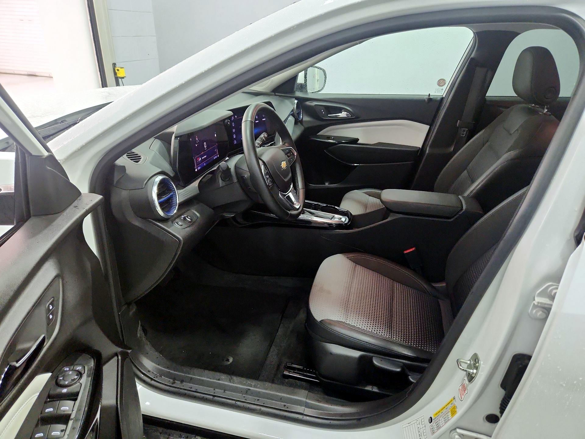 Thumbnail: 2025 Chevrolet Trax - 11