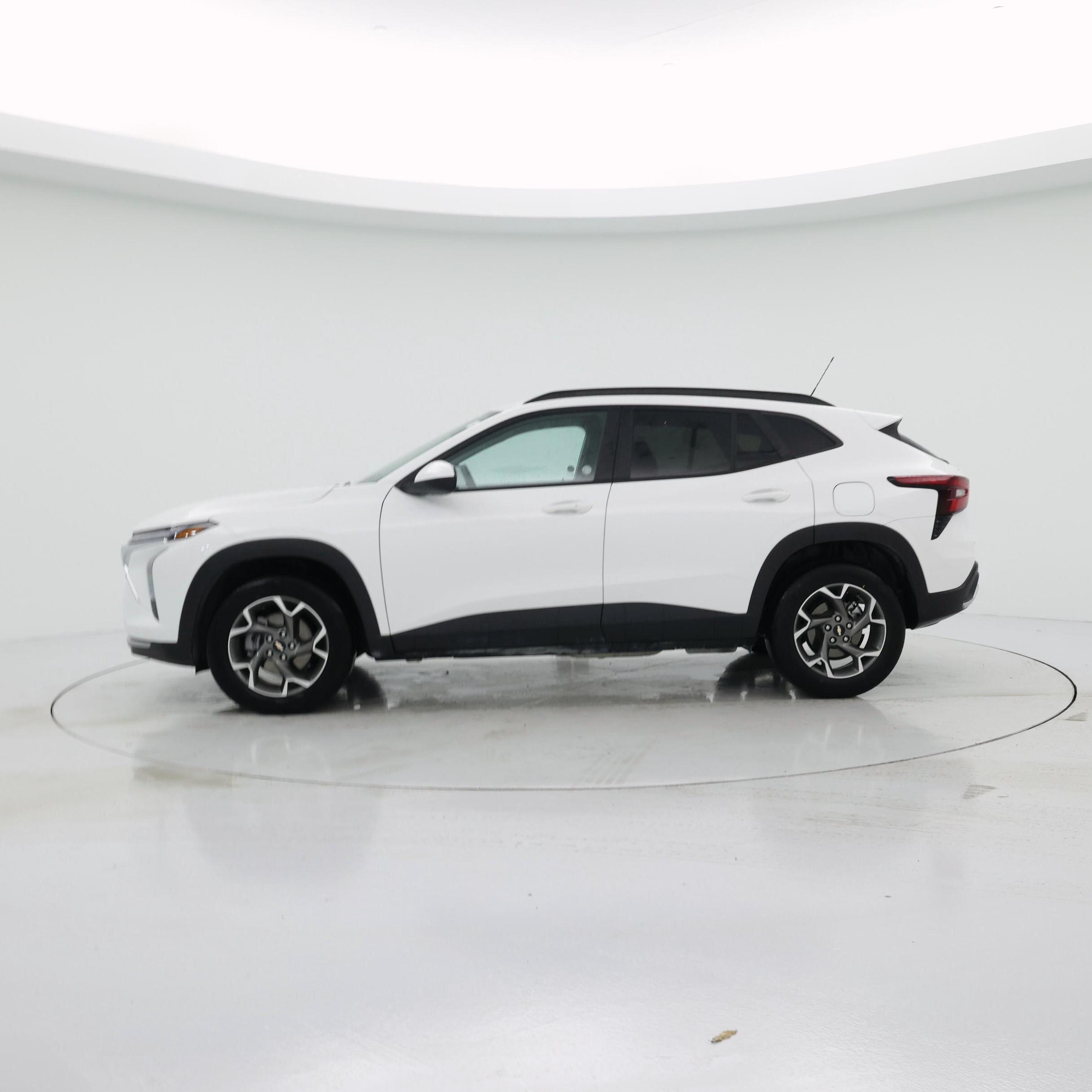 Thumbnail: 2025 Chevrolet Trax - 3