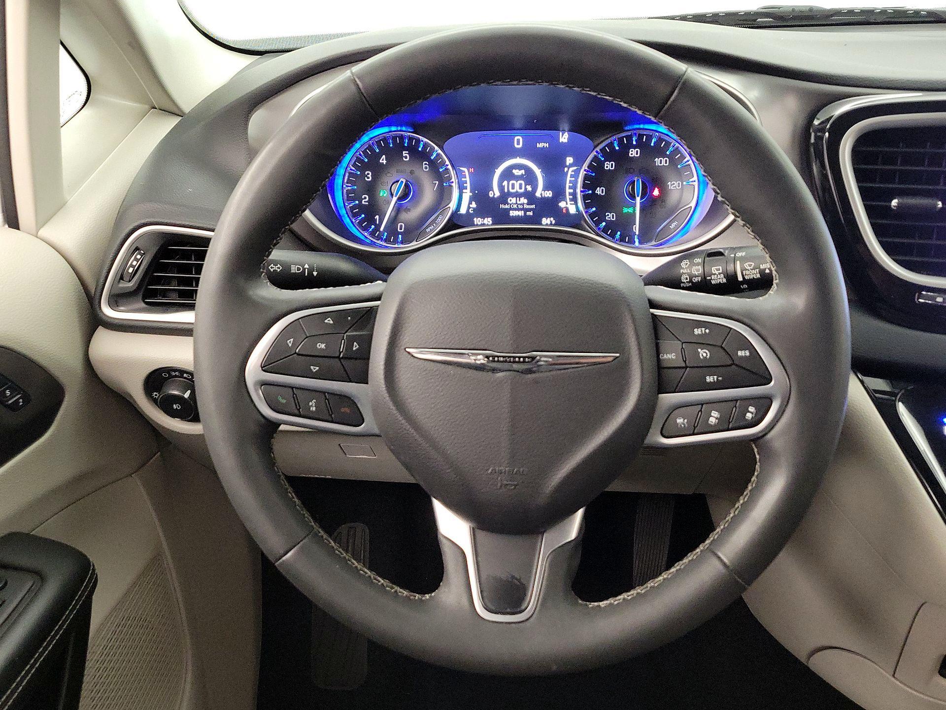 Thumbnail: 2023 Chrysler Pacifica - 10