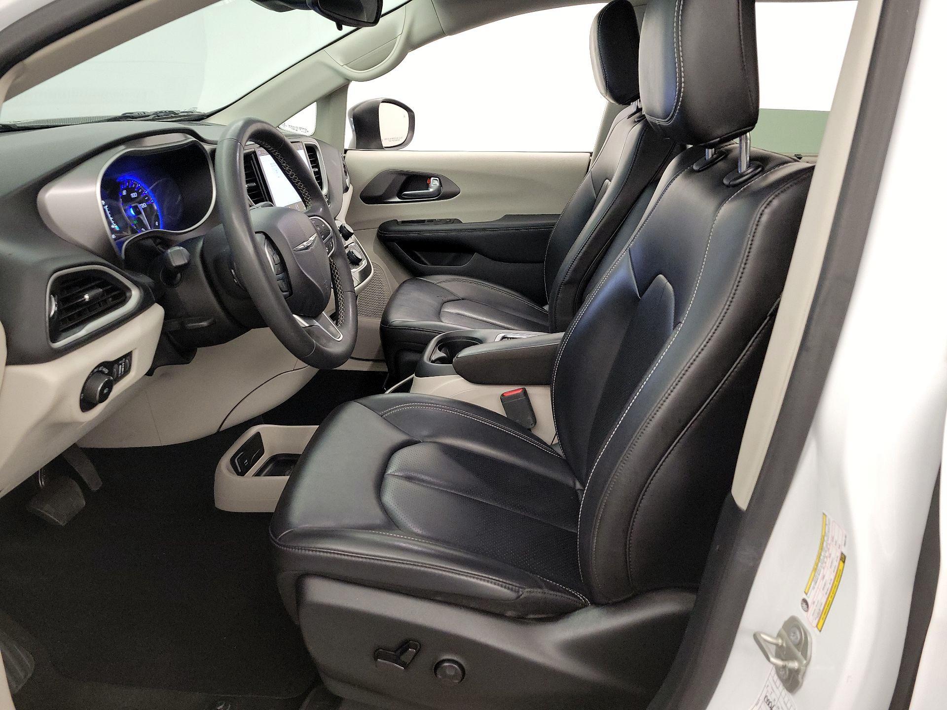 Thumbnail: 2023 Chrysler Pacifica - 11